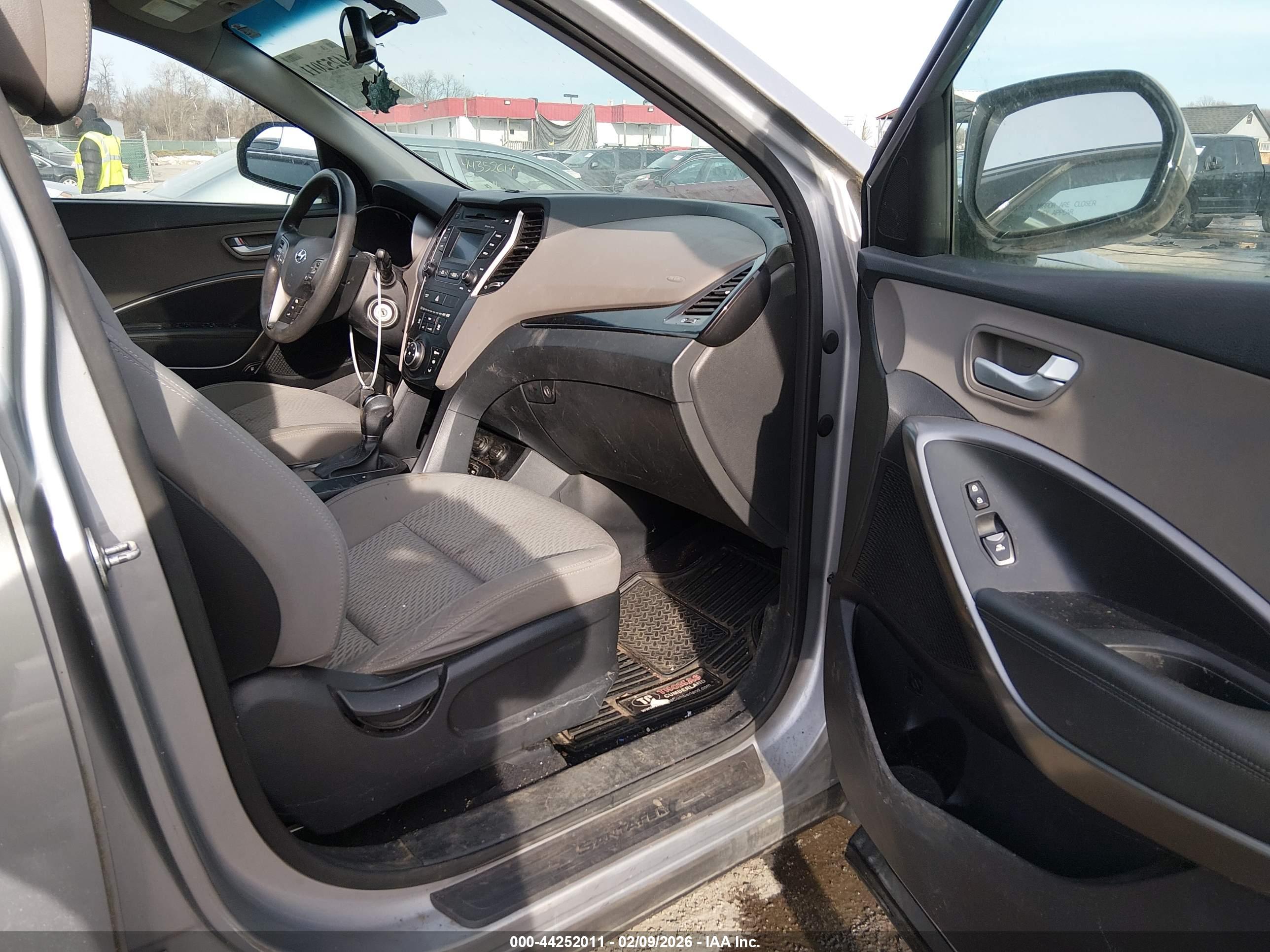 HYUNDAI SANTA image 5