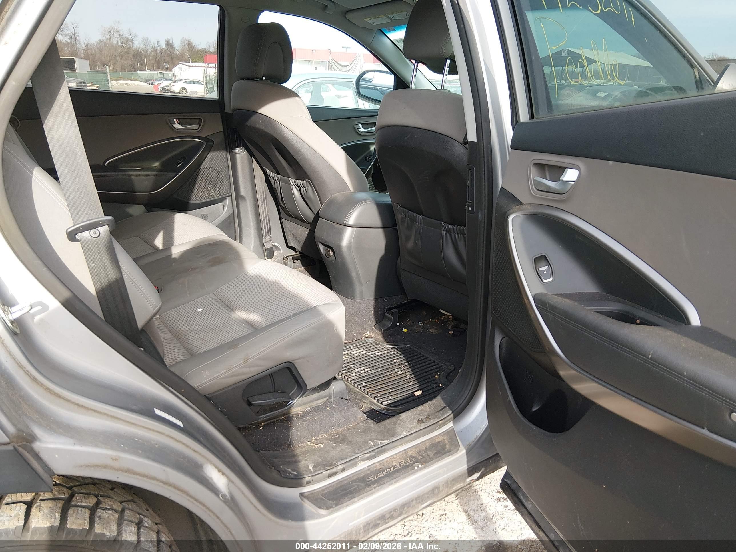 HYUNDAI SANTA image 8