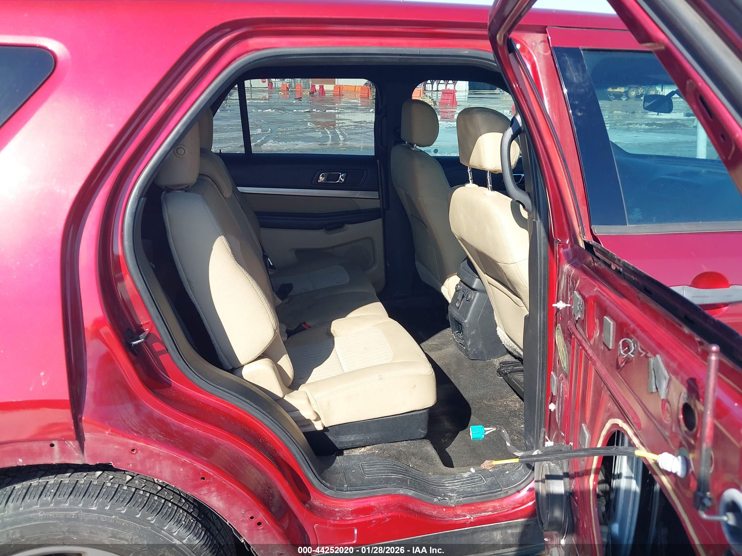 FORD EXPLORER image 8