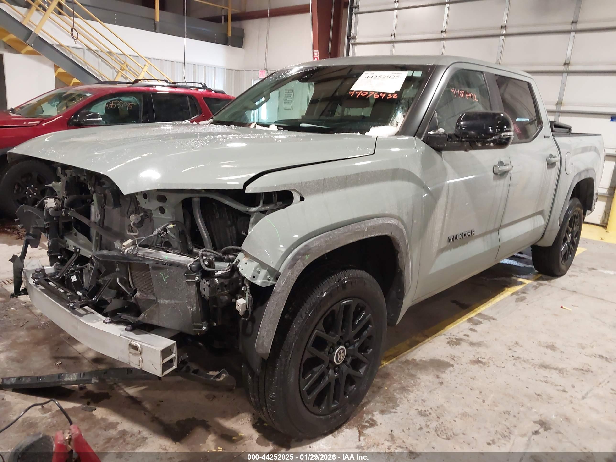 TOYOTA TUNDRA image 2