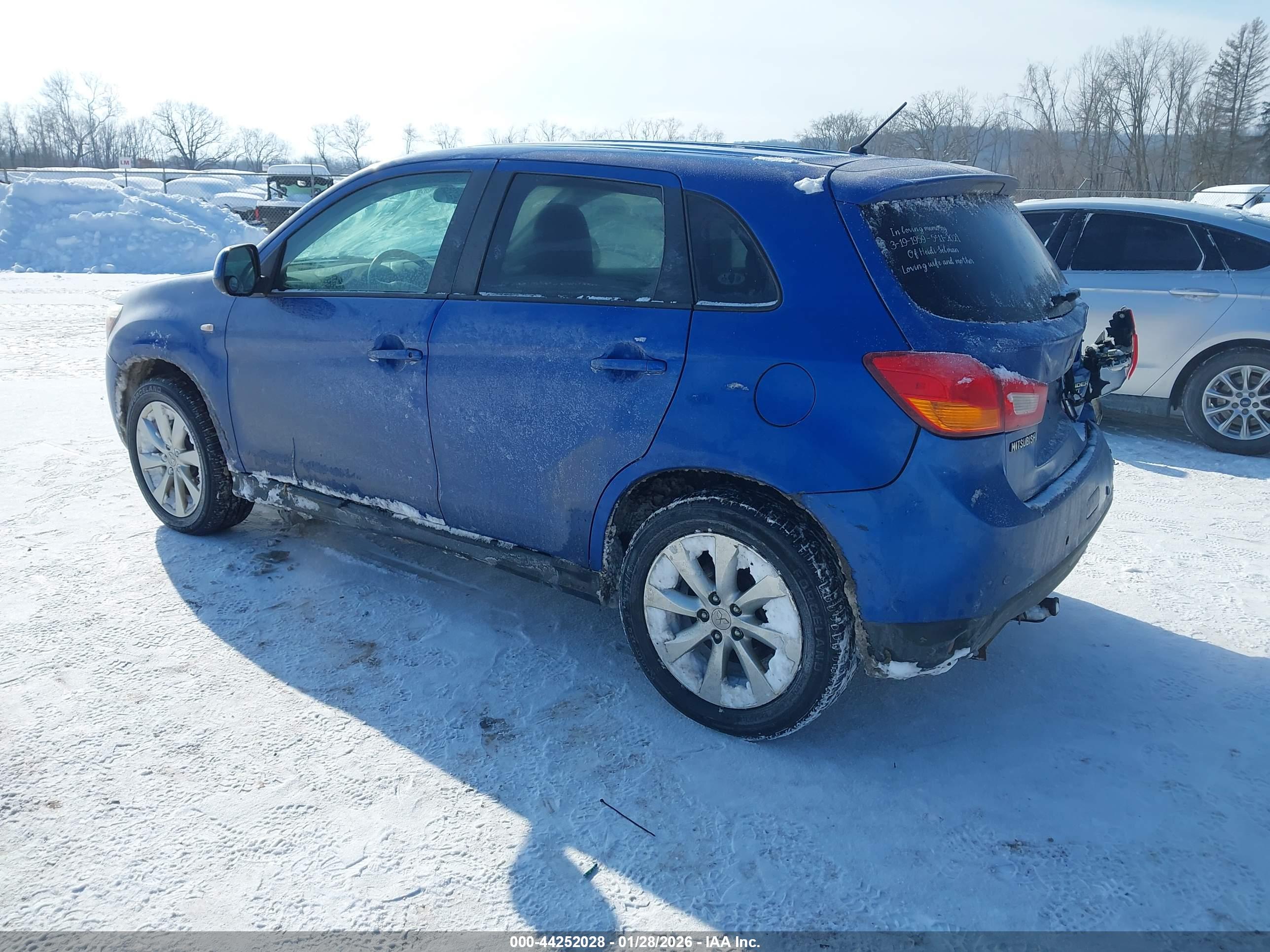 MITSUBISHI OUTLANDER image 3