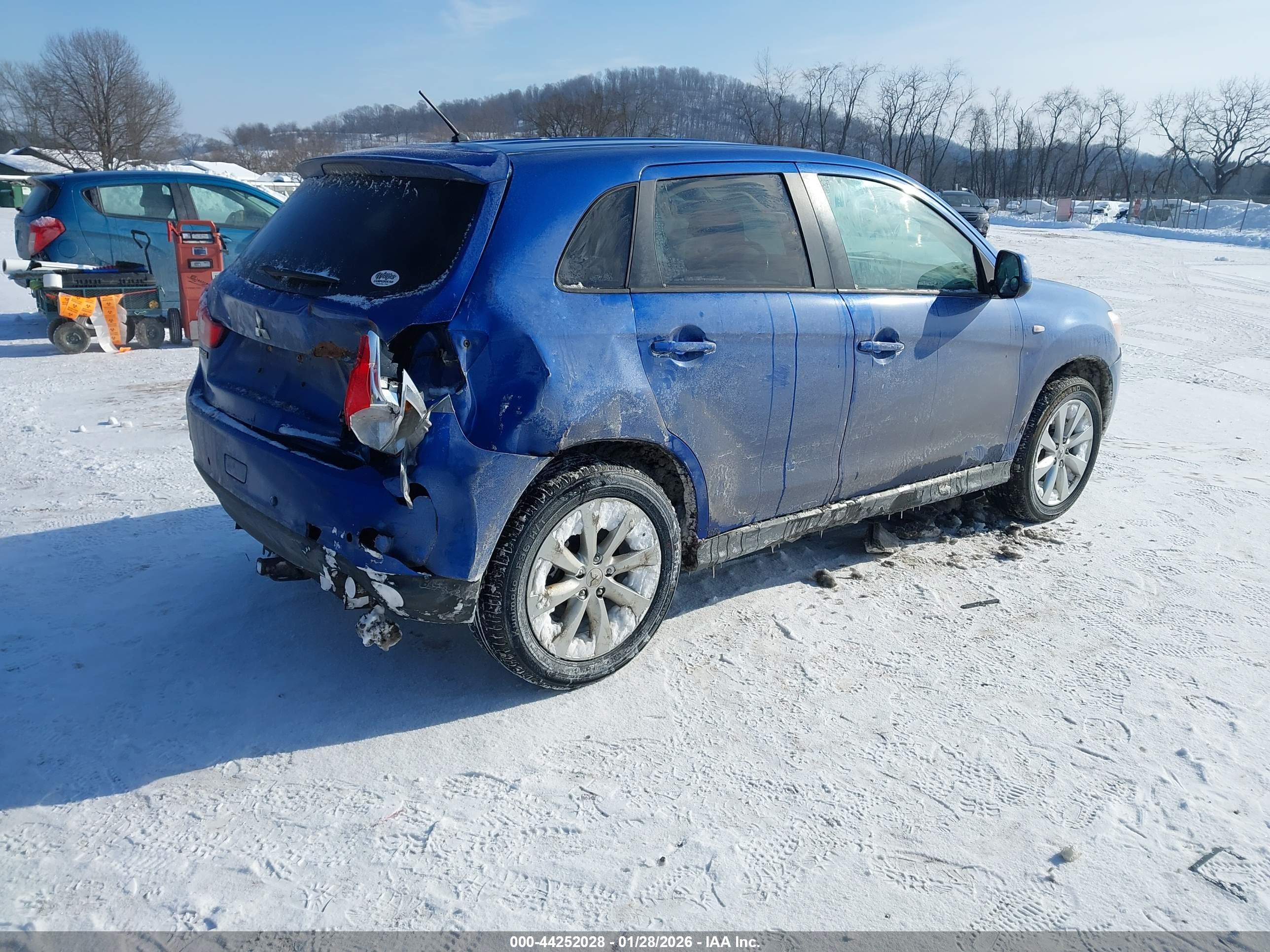 MITSUBISHI OUTLANDER image 4