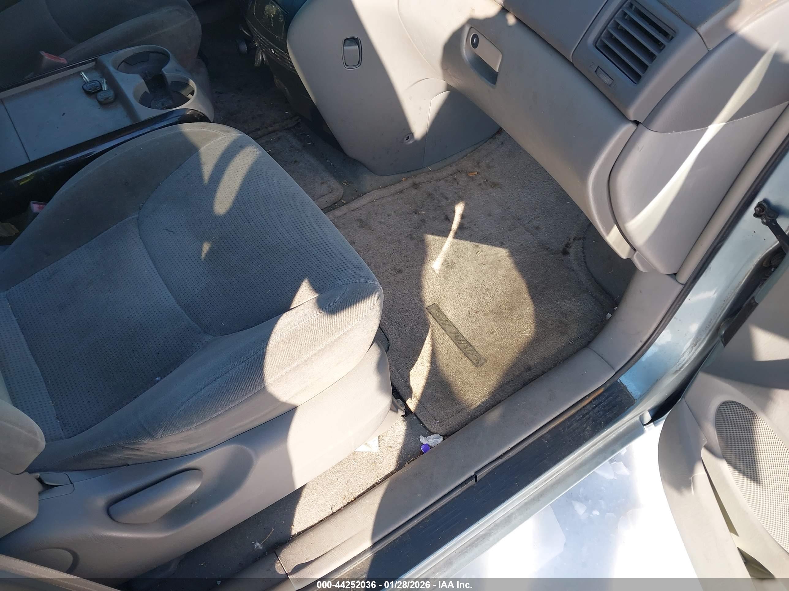 TOYOTA SIENNA image 5