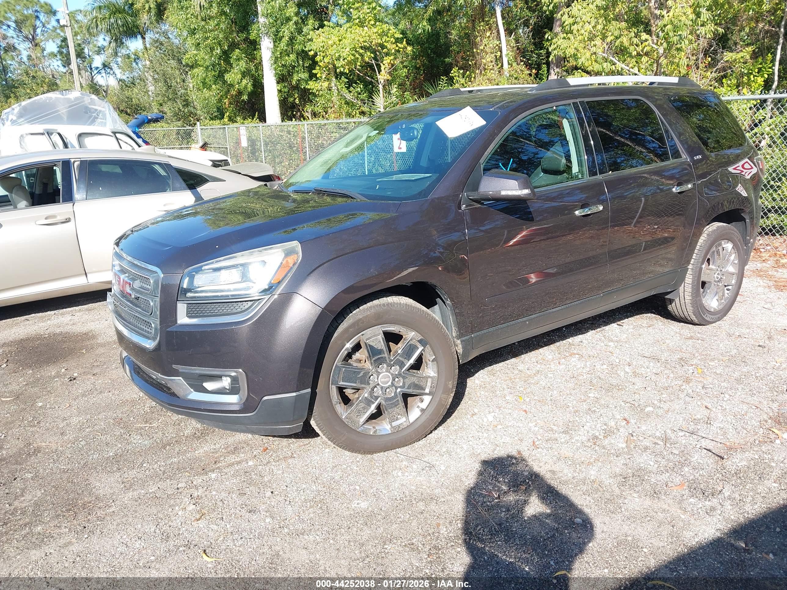 GMC ACADIA image 2