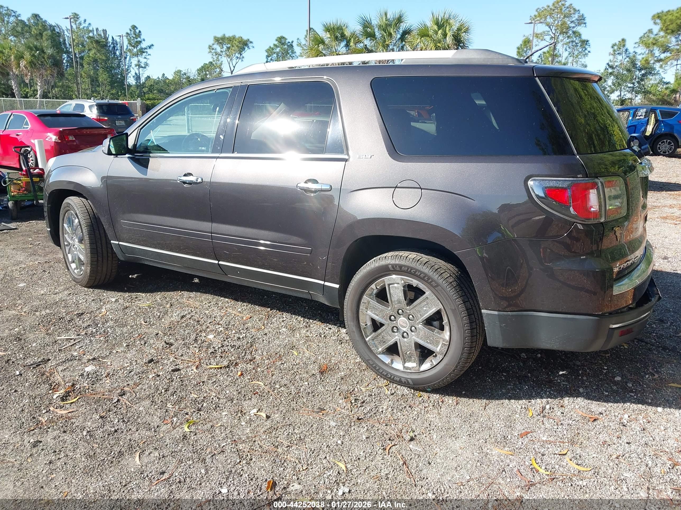 GMC ACADIA image 3