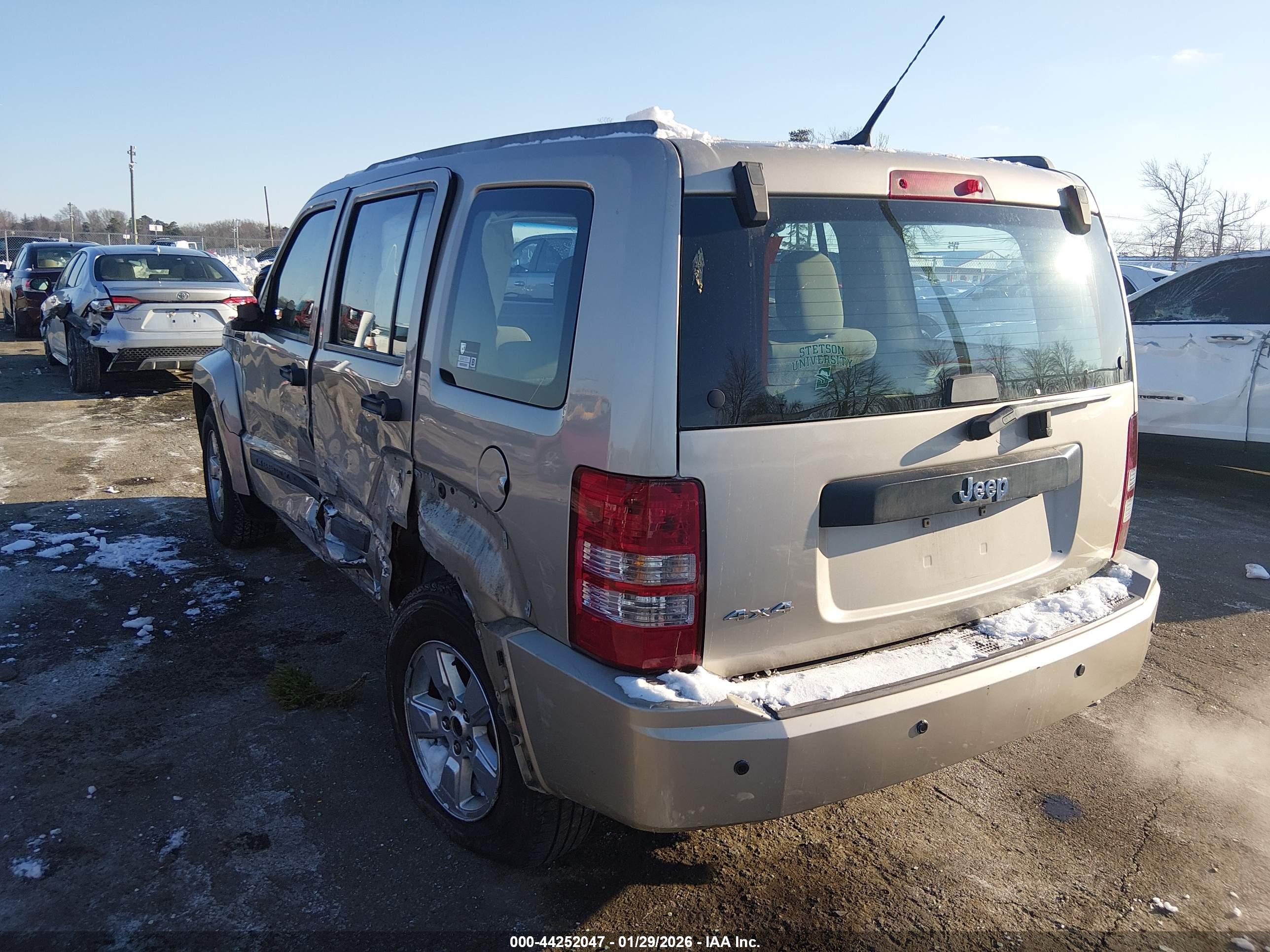 JEEP LIBERTY image 3