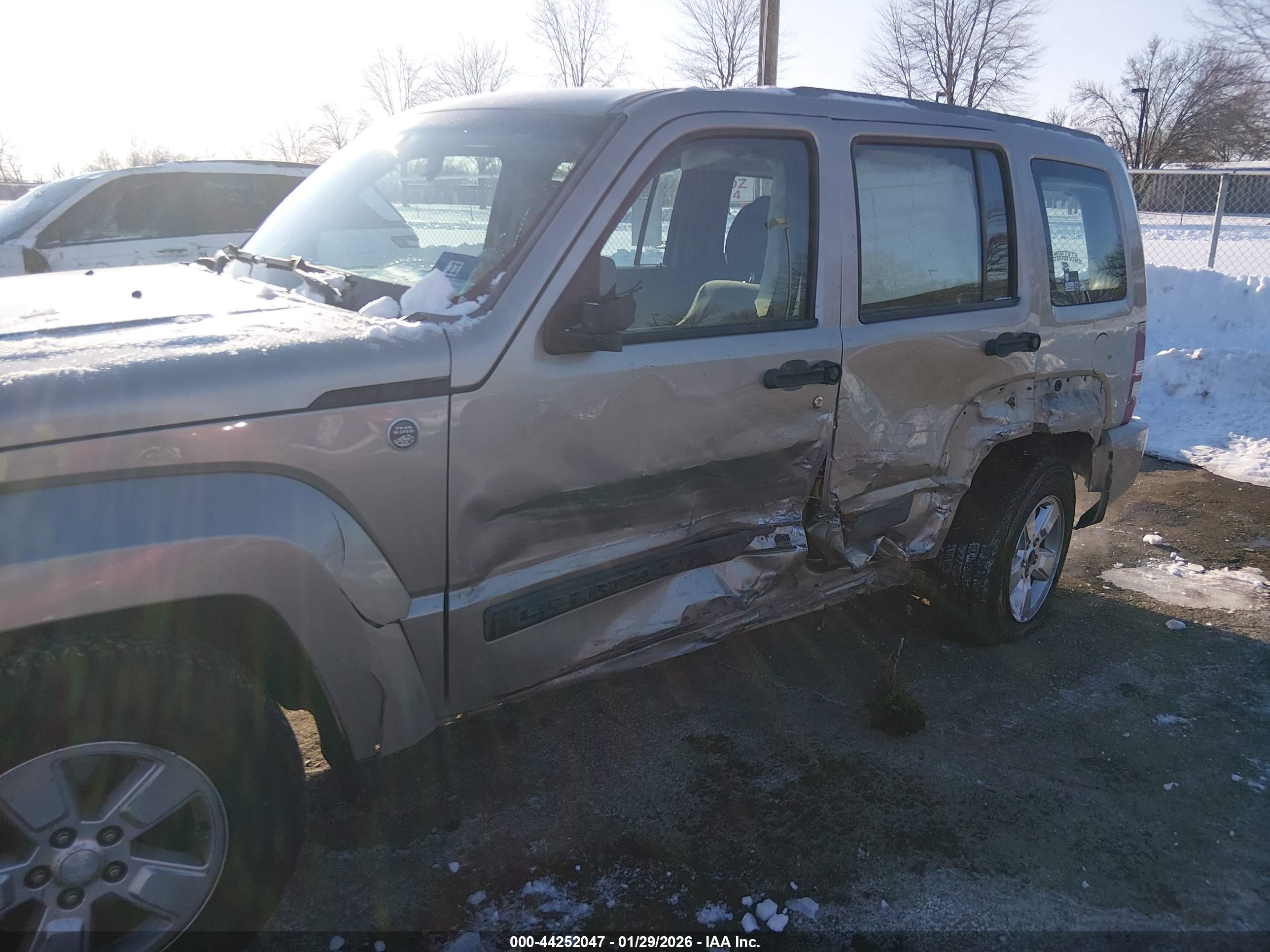 JEEP LIBERTY image 6