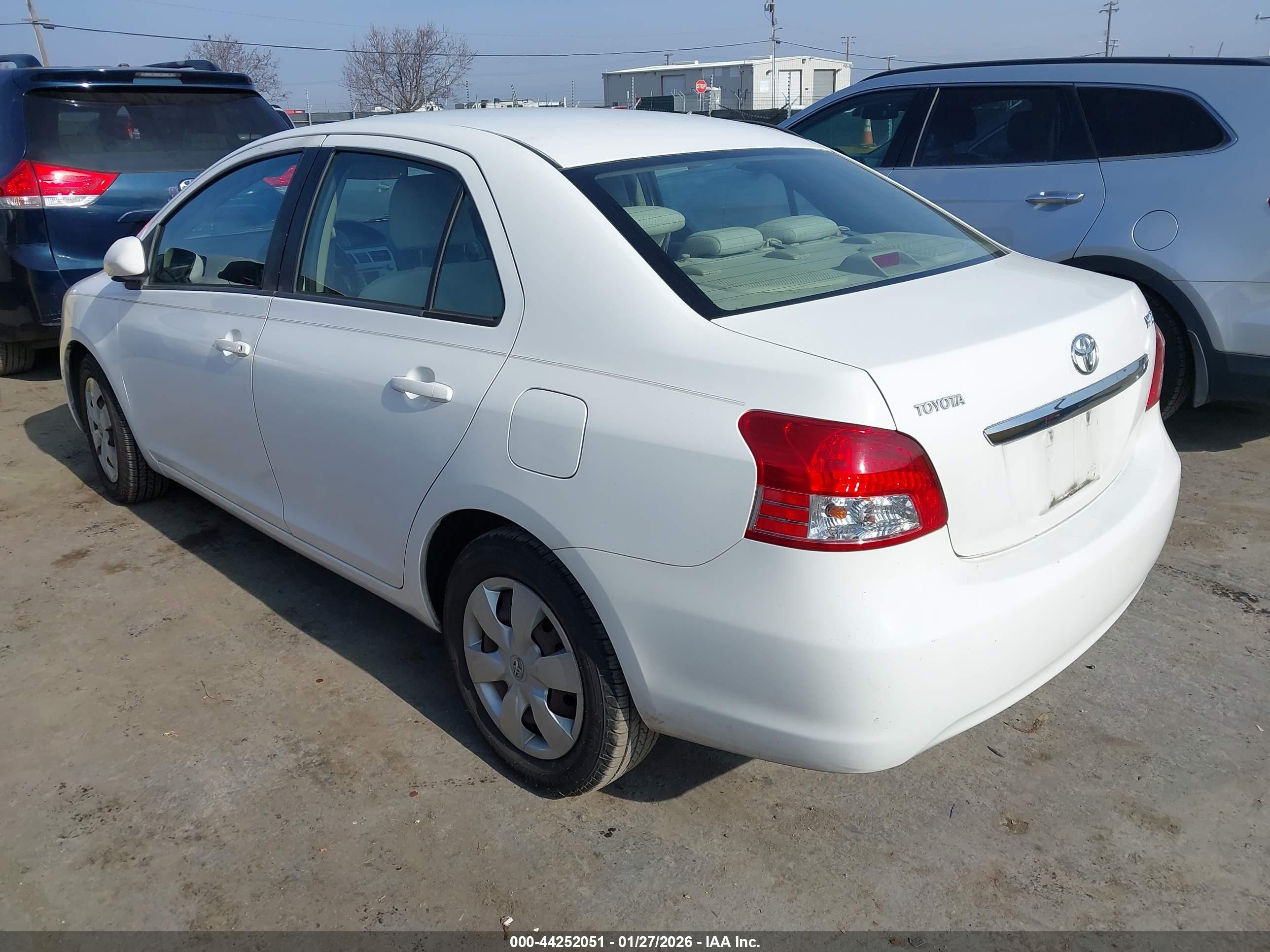 TOYOTA YARIS image 3