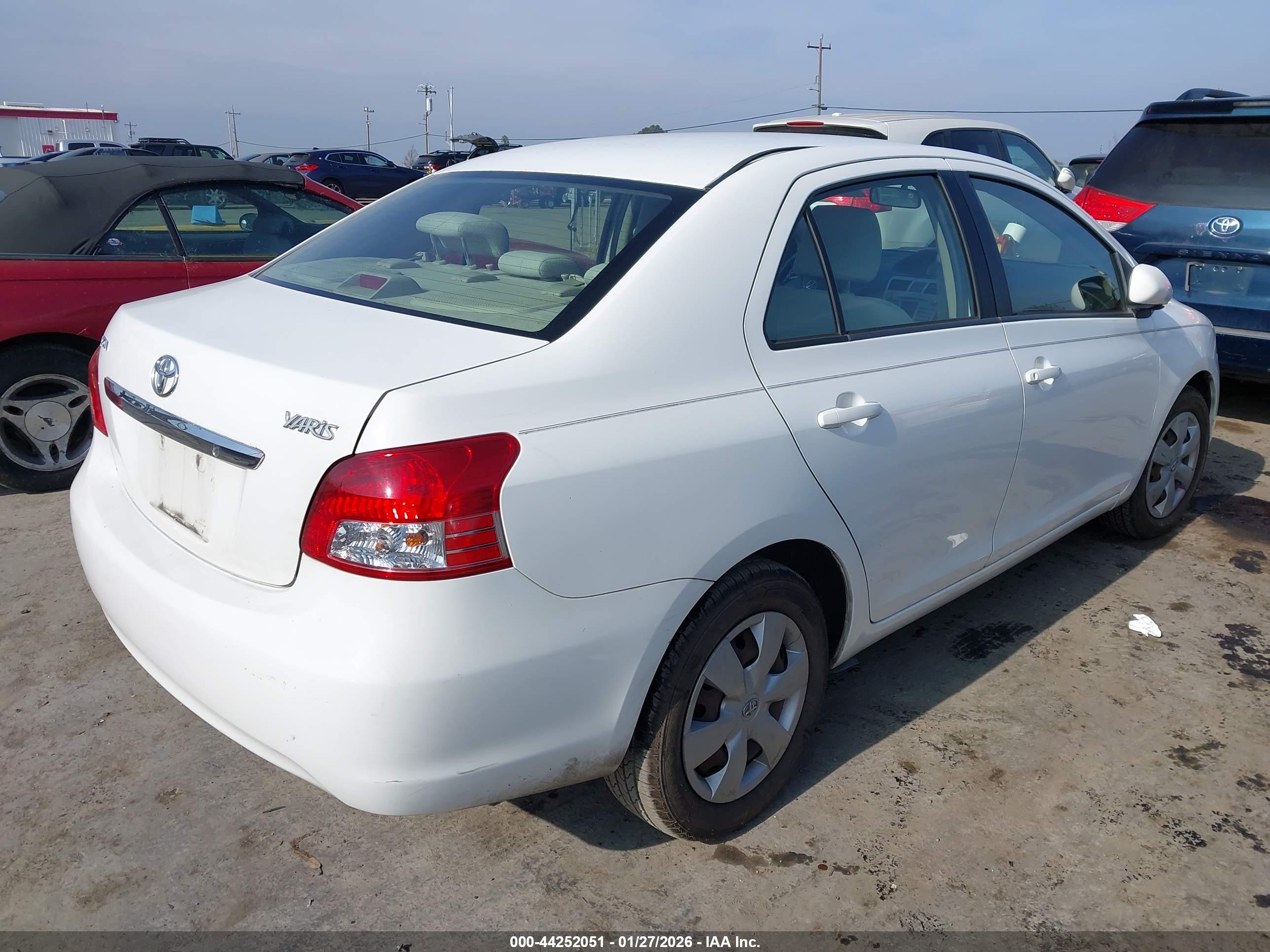 TOYOTA YARIS image 4