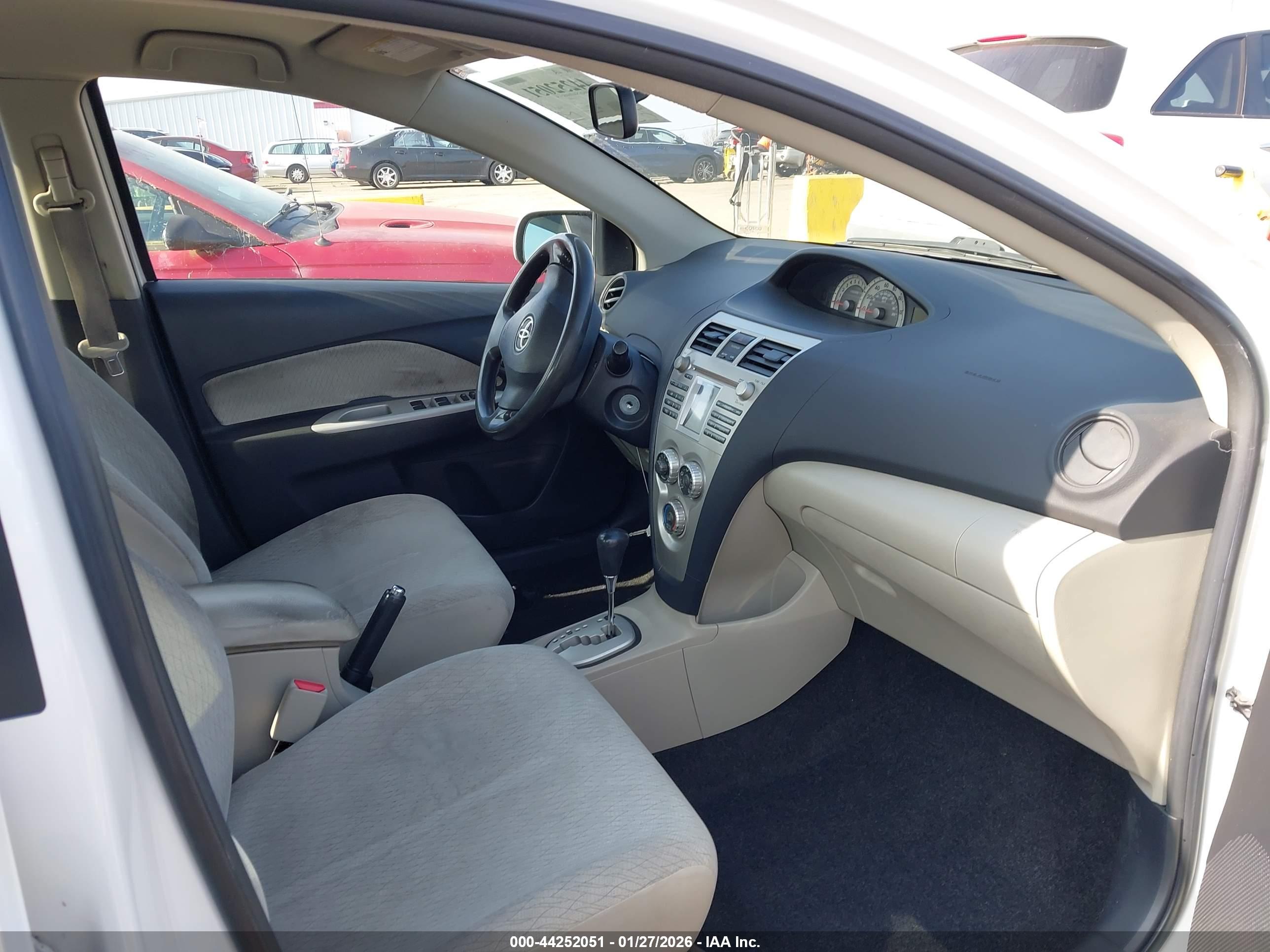 TOYOTA YARIS image 5