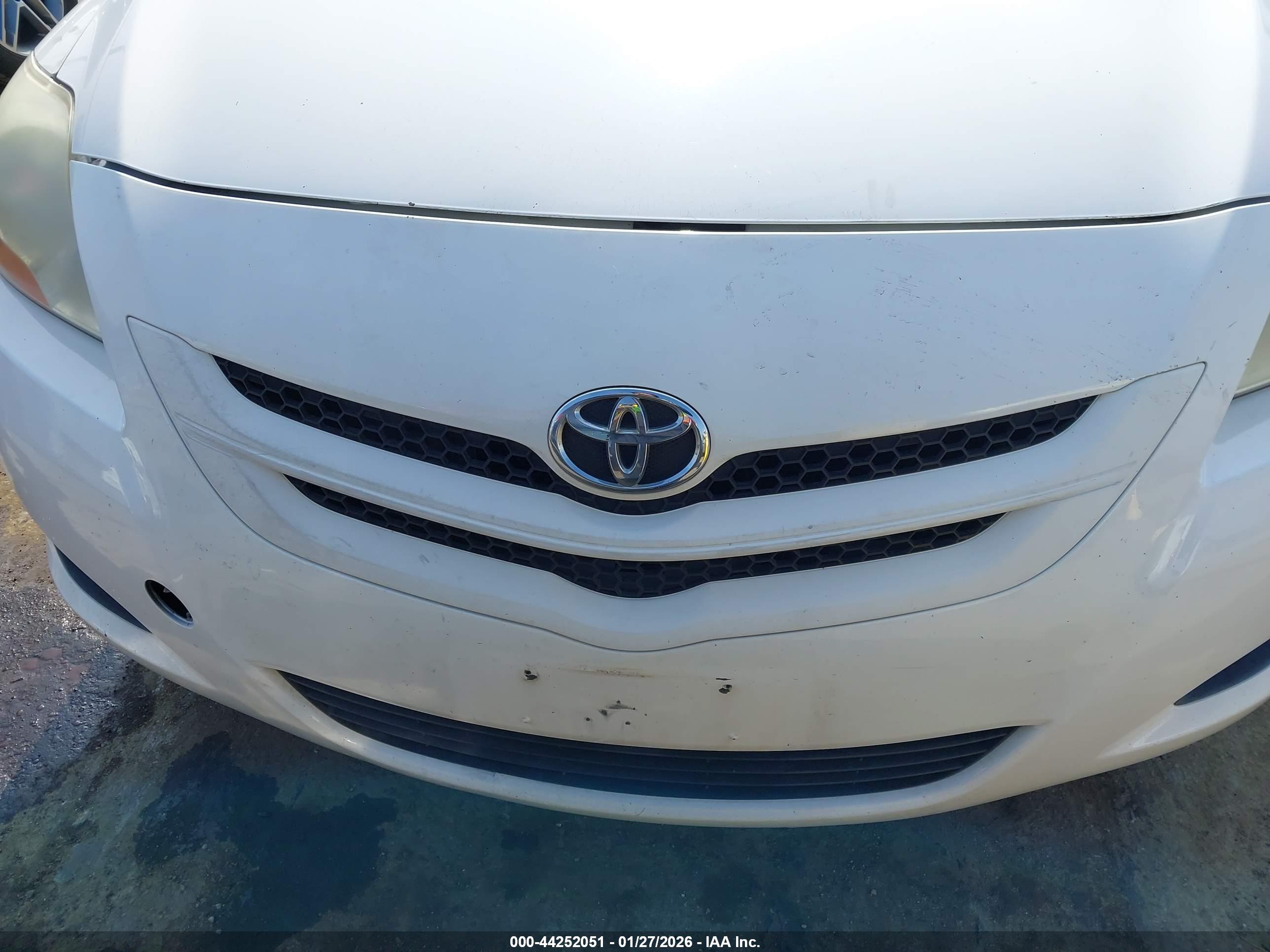 TOYOTA YARIS image 6