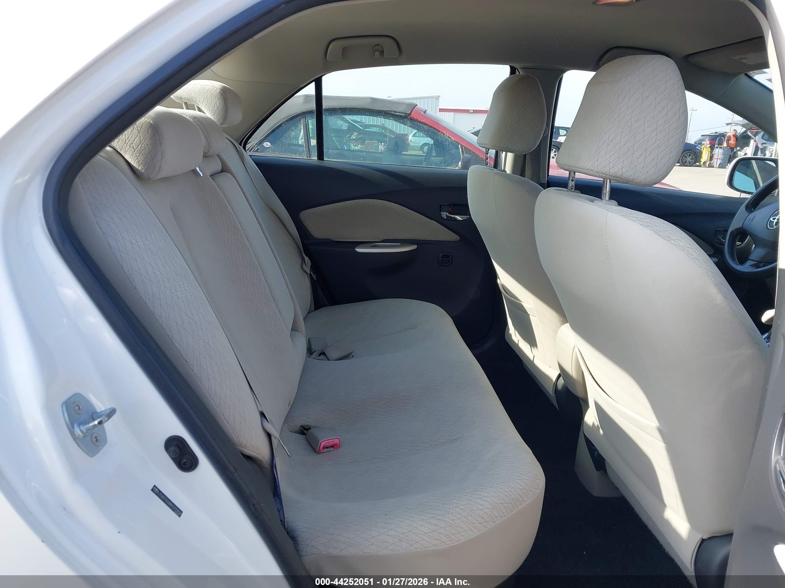 TOYOTA YARIS image 8