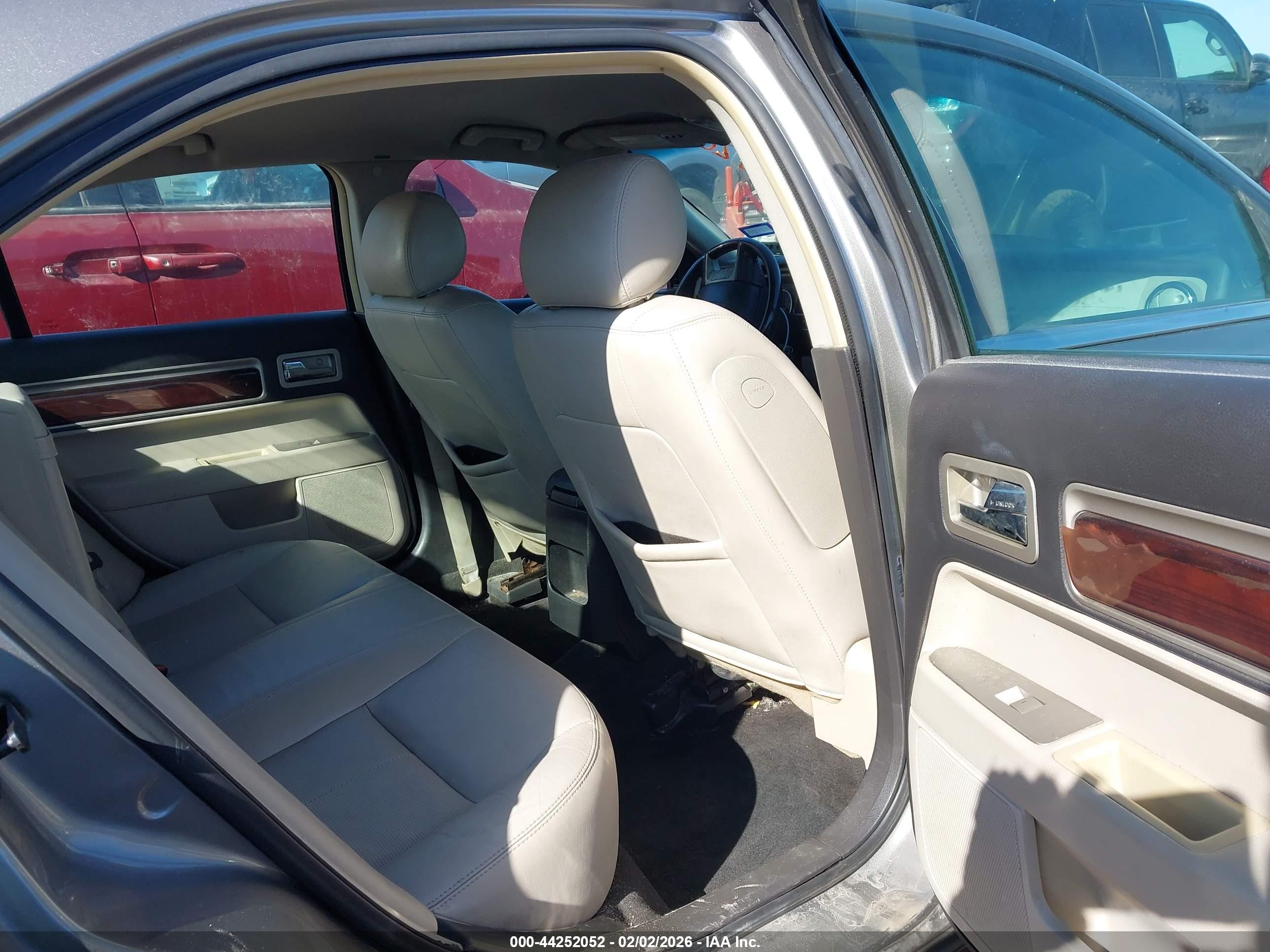 LINCOLN MKZ image 8