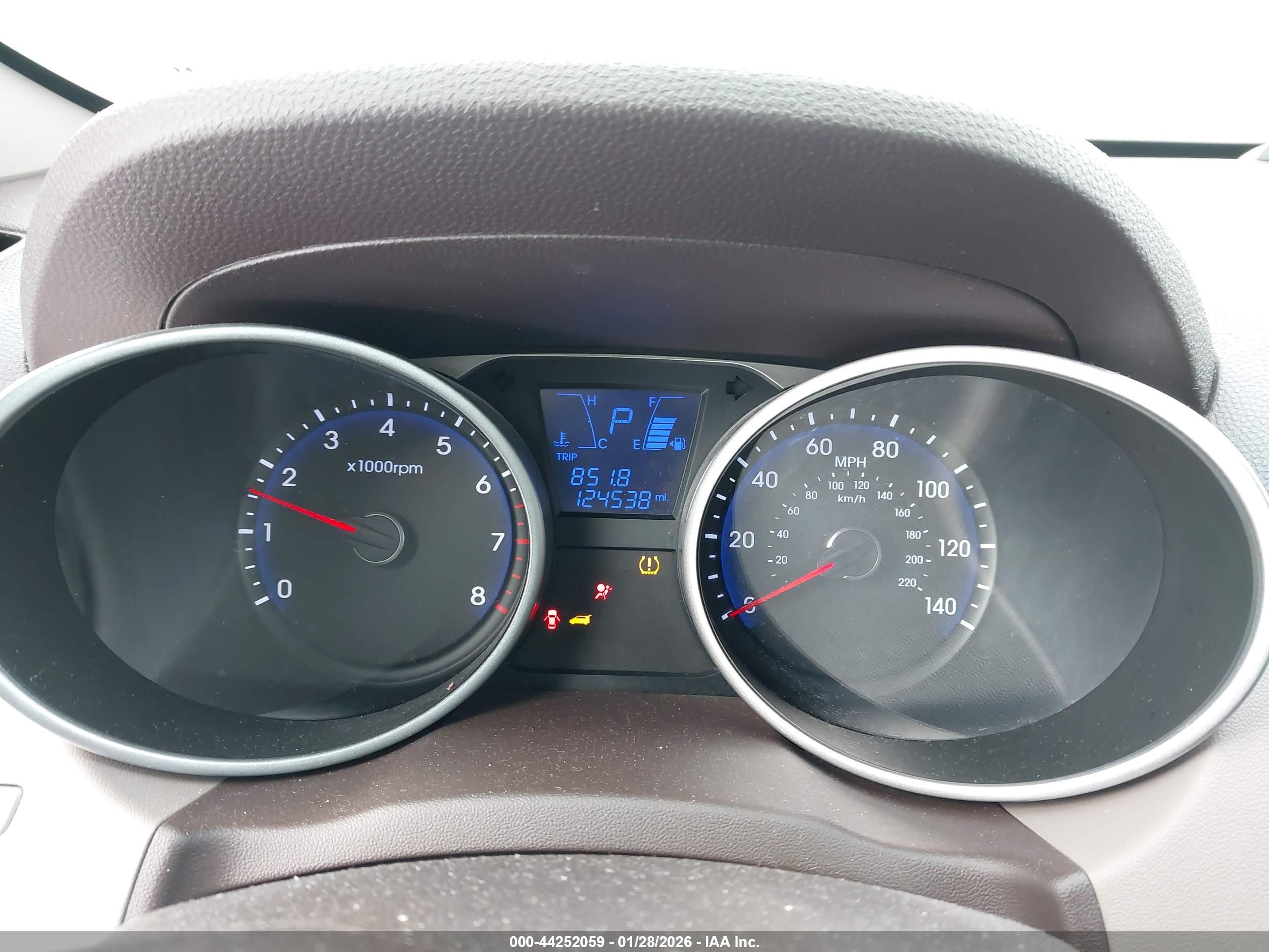 HYUNDAI TUCSON image 7