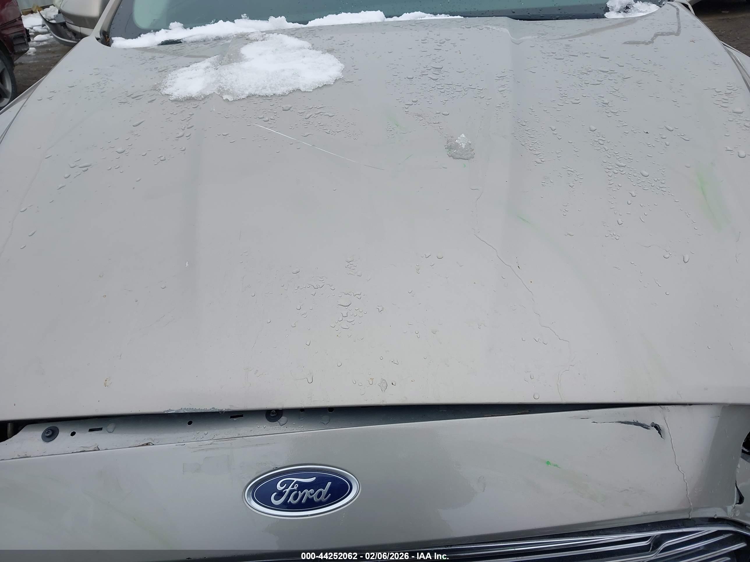 FORD FUSION image 10