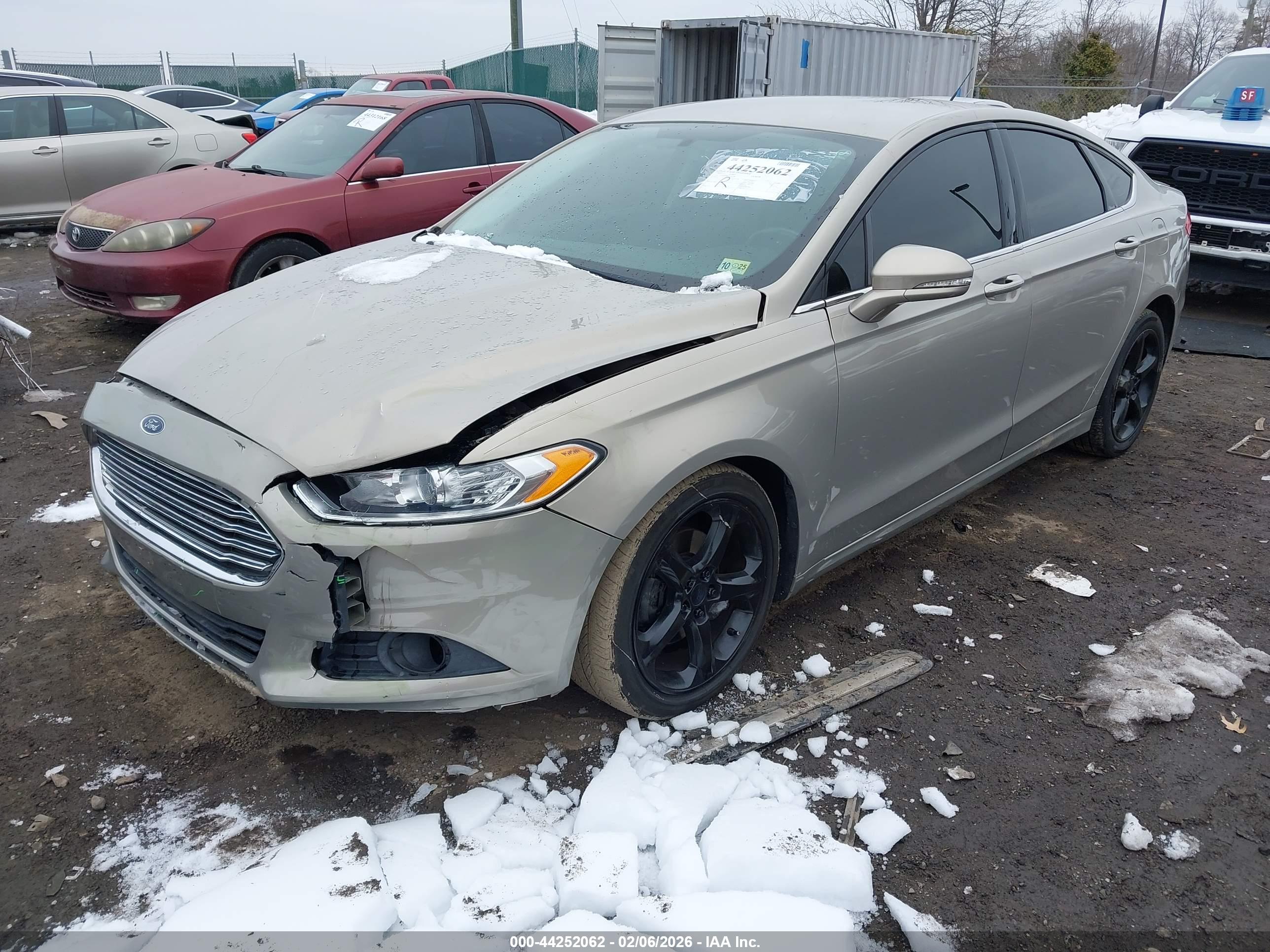 FORD FUSION image 2
