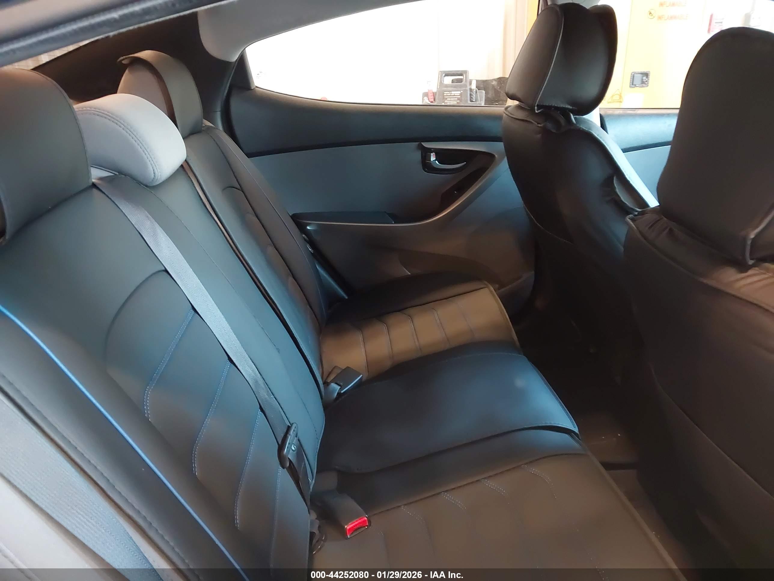 HYUNDAI ELANTRA image 8