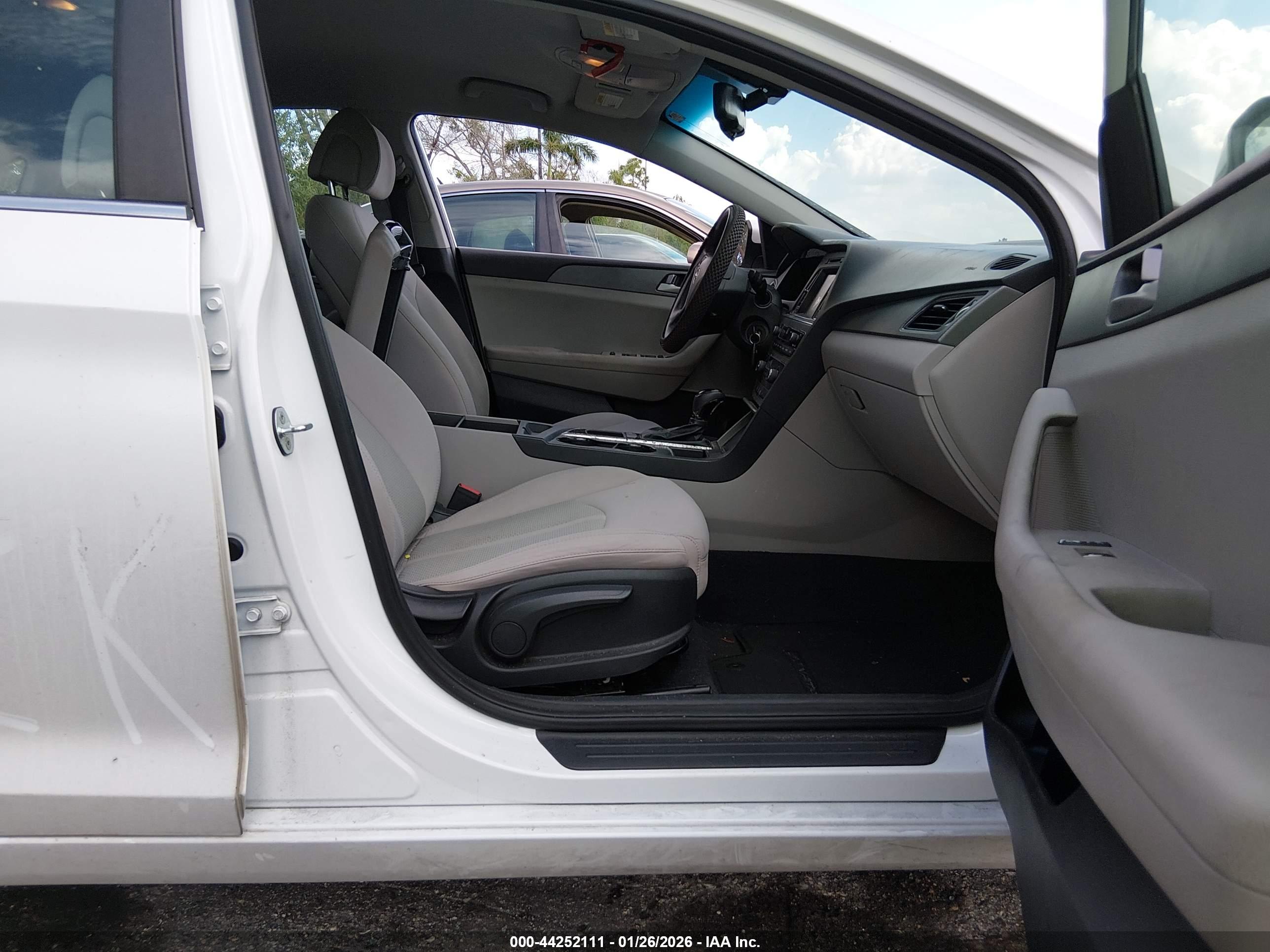 HYUNDAI SONATA image 5