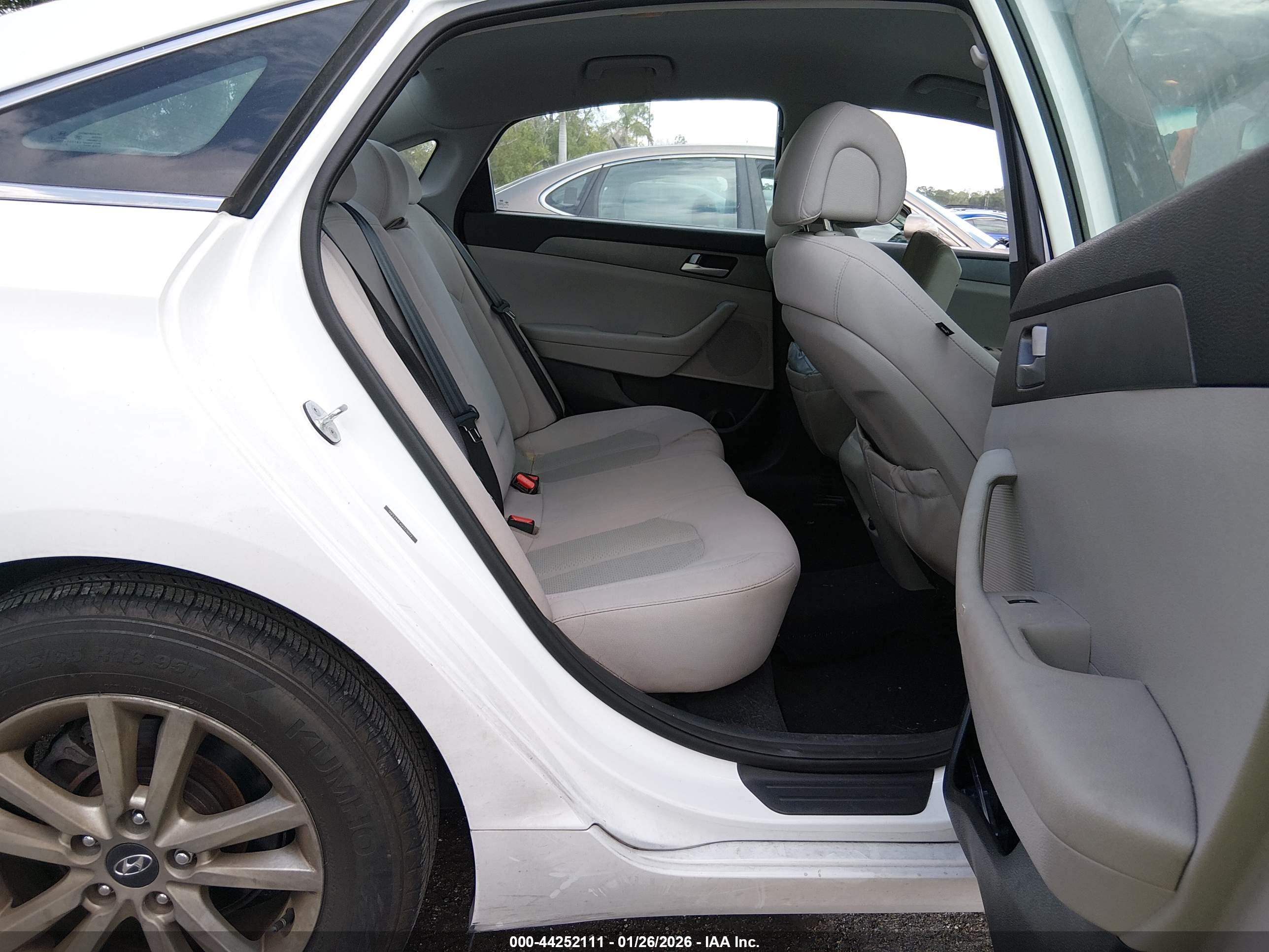 HYUNDAI SONATA image 8