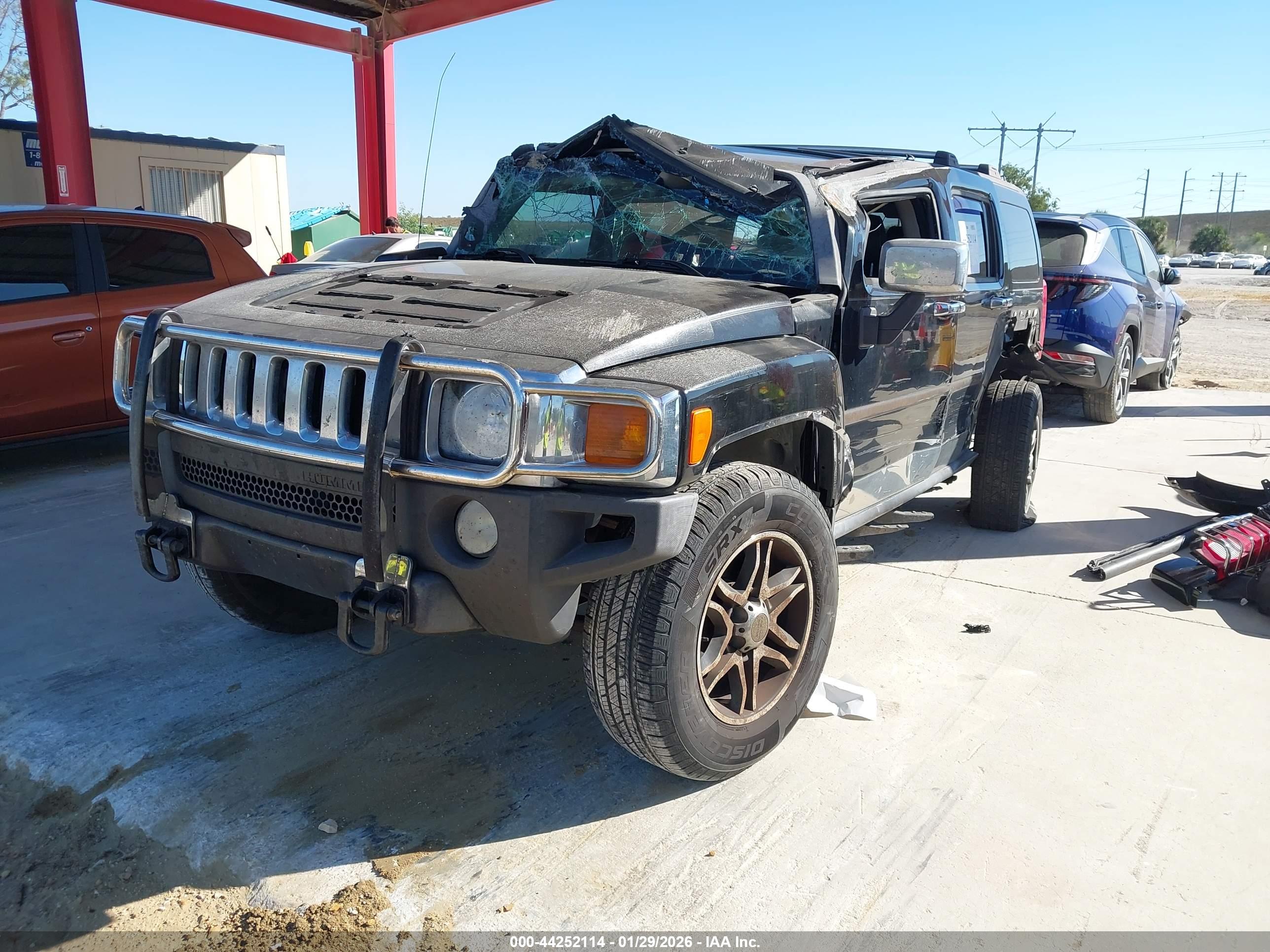 HUMMER H3 image 2