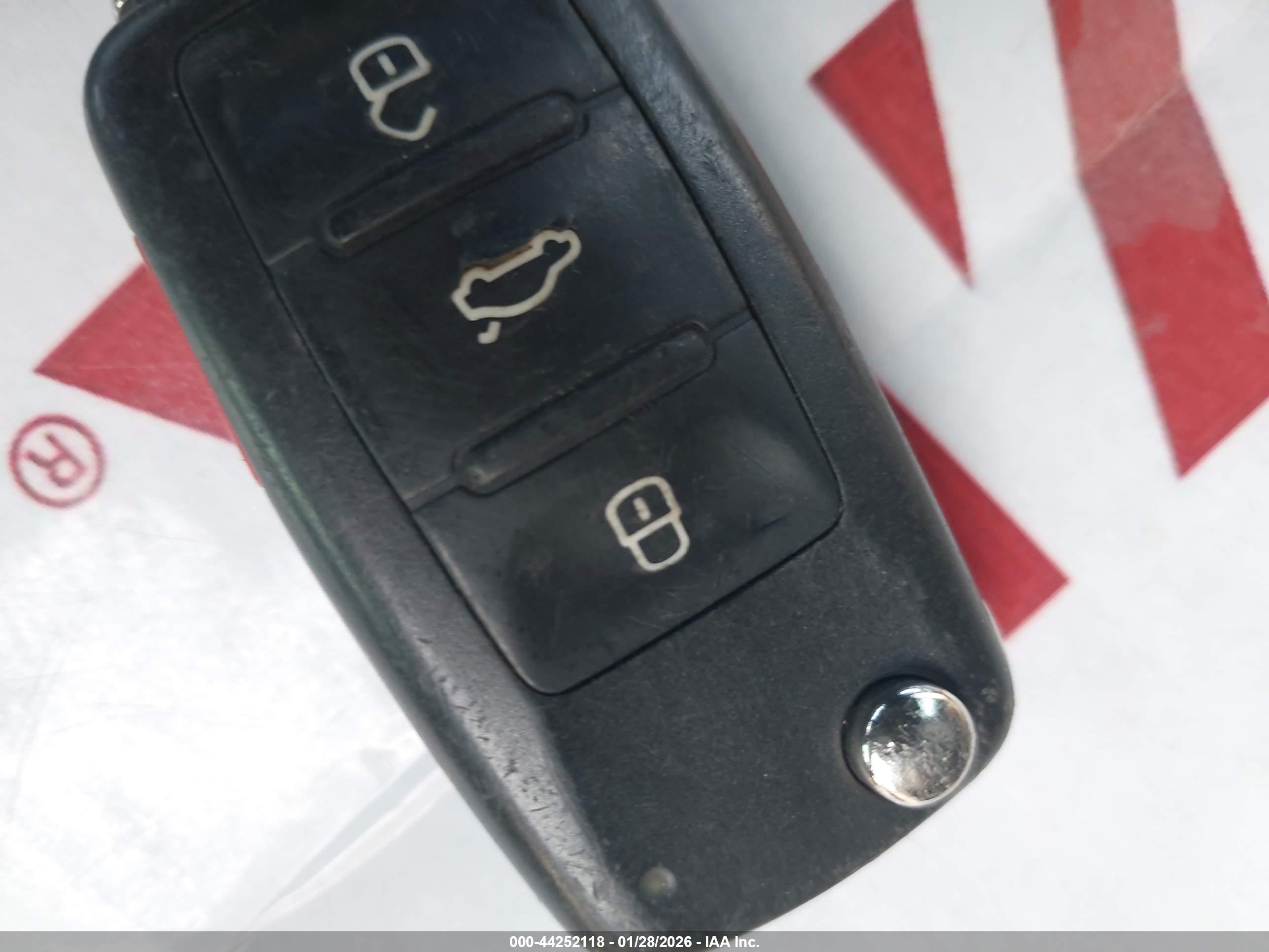 VOLKSWAGEN GTI image 11