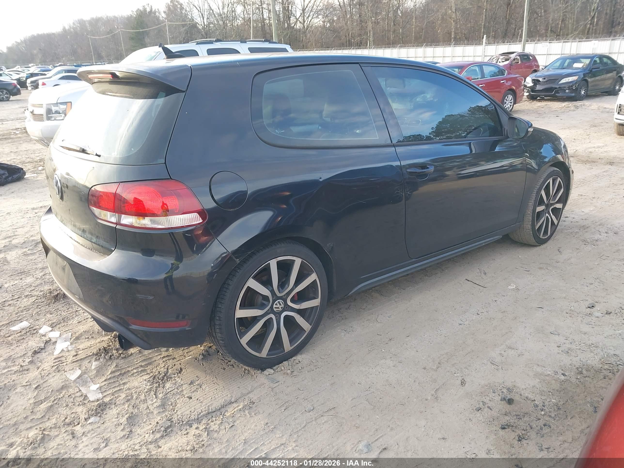 VOLKSWAGEN GTI image 4