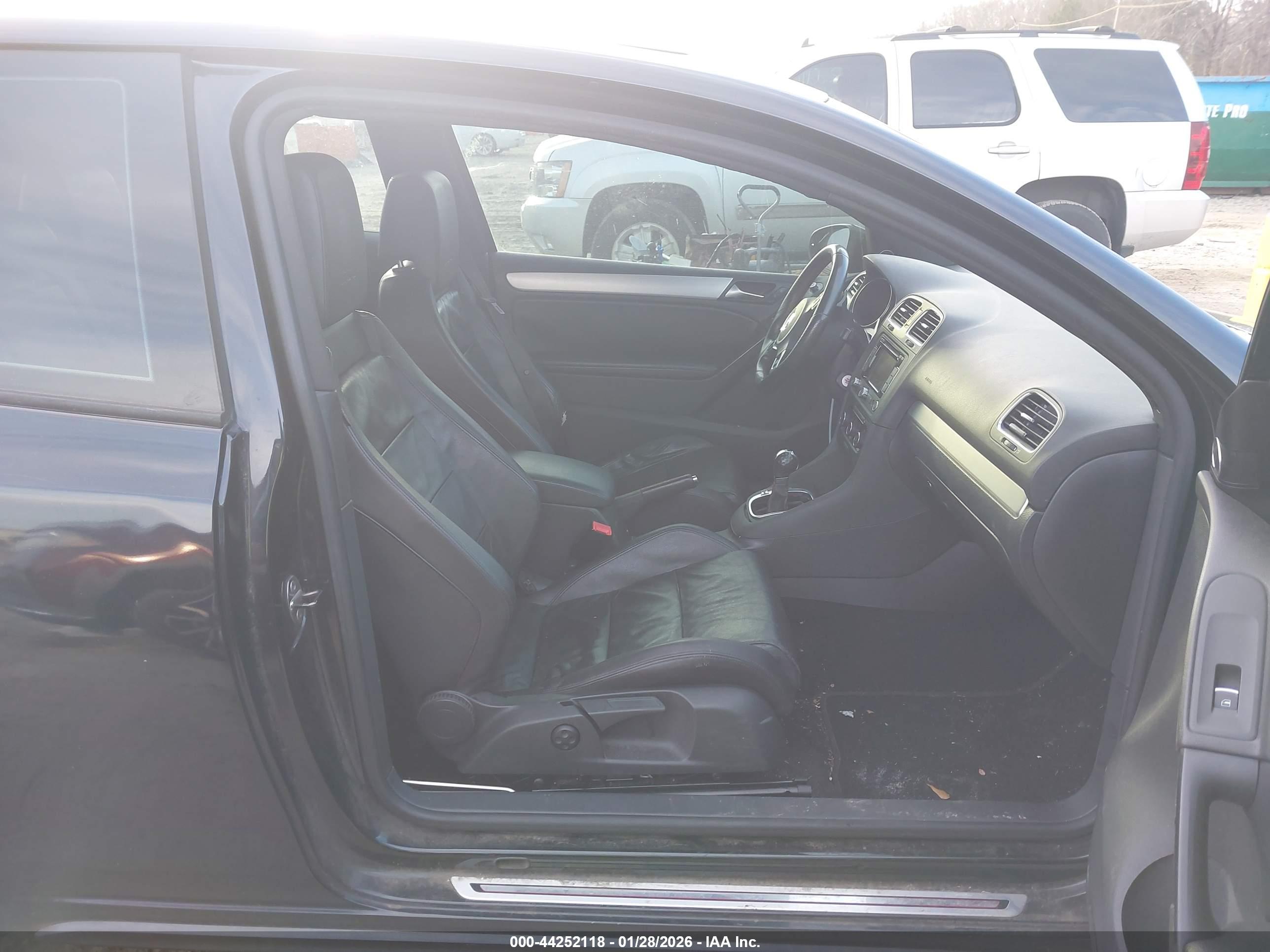 VOLKSWAGEN GTI image 5
