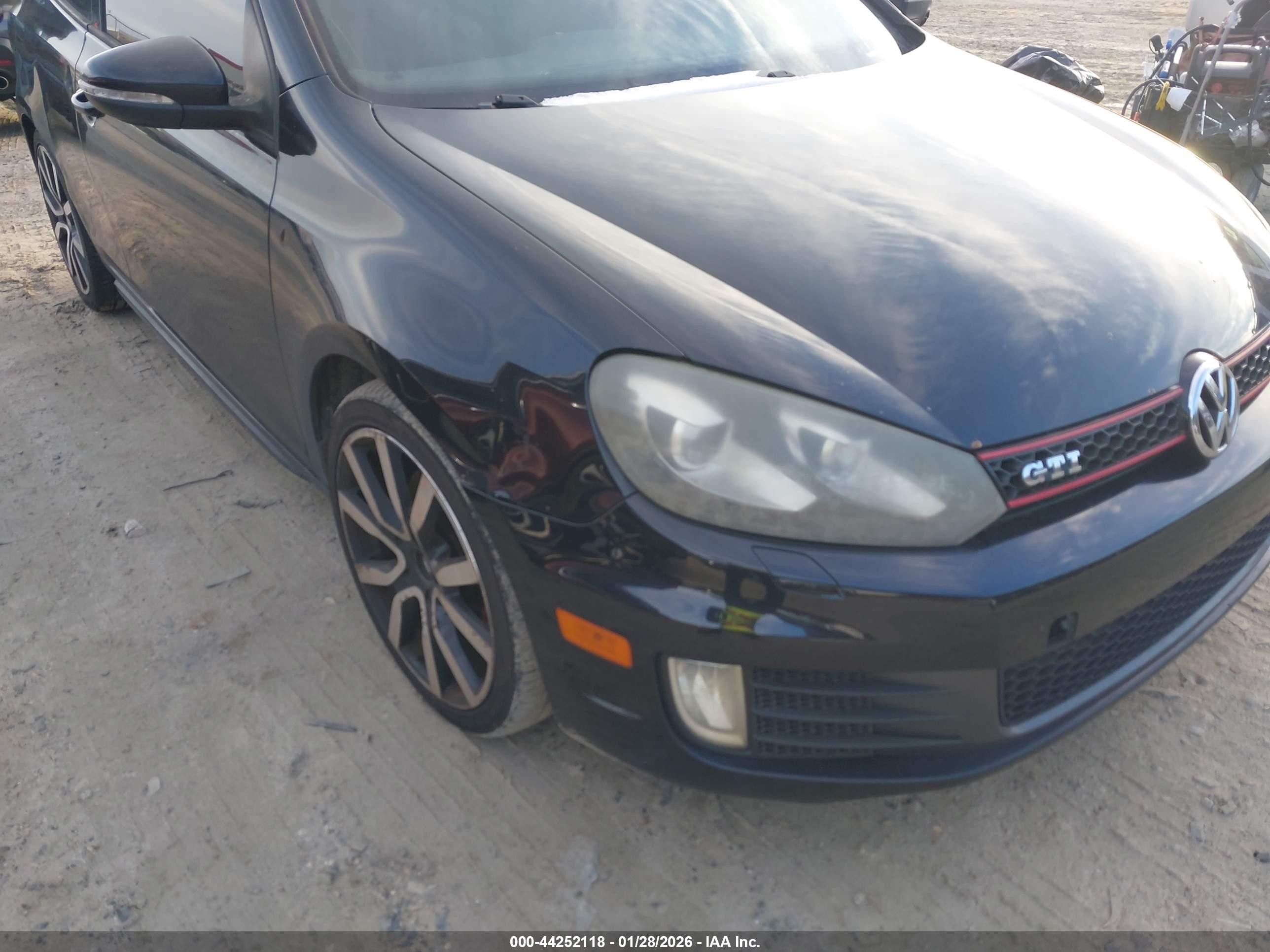 VOLKSWAGEN GTI image 6