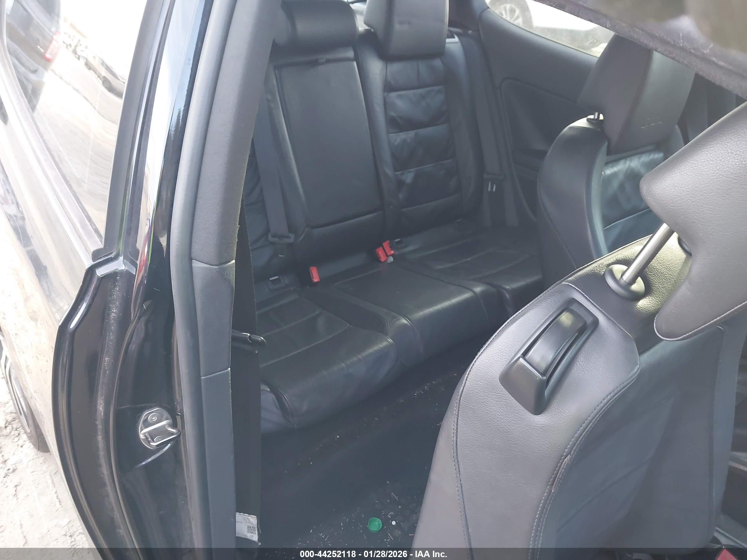 VOLKSWAGEN GTI image 8