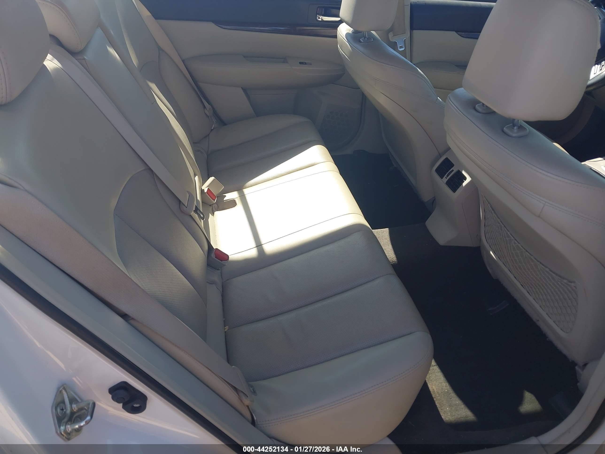 SUBARU LEGACY image 8