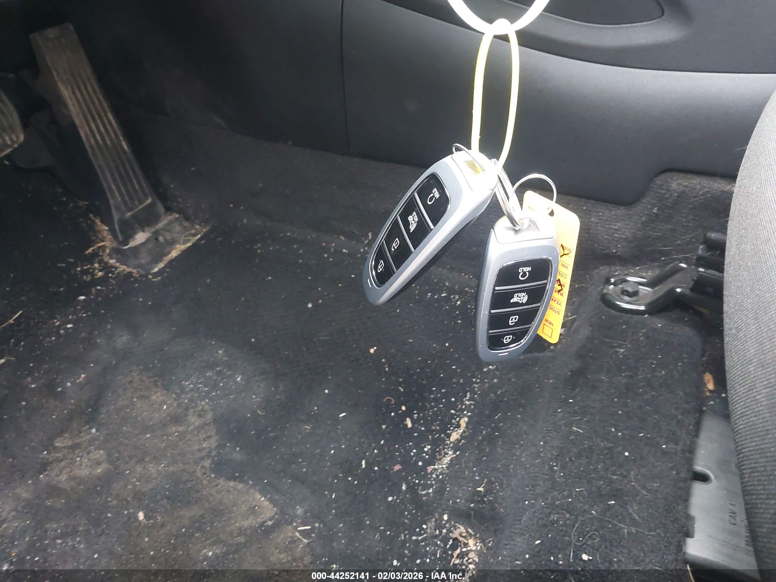 HYUNDAI TUCSON image 11