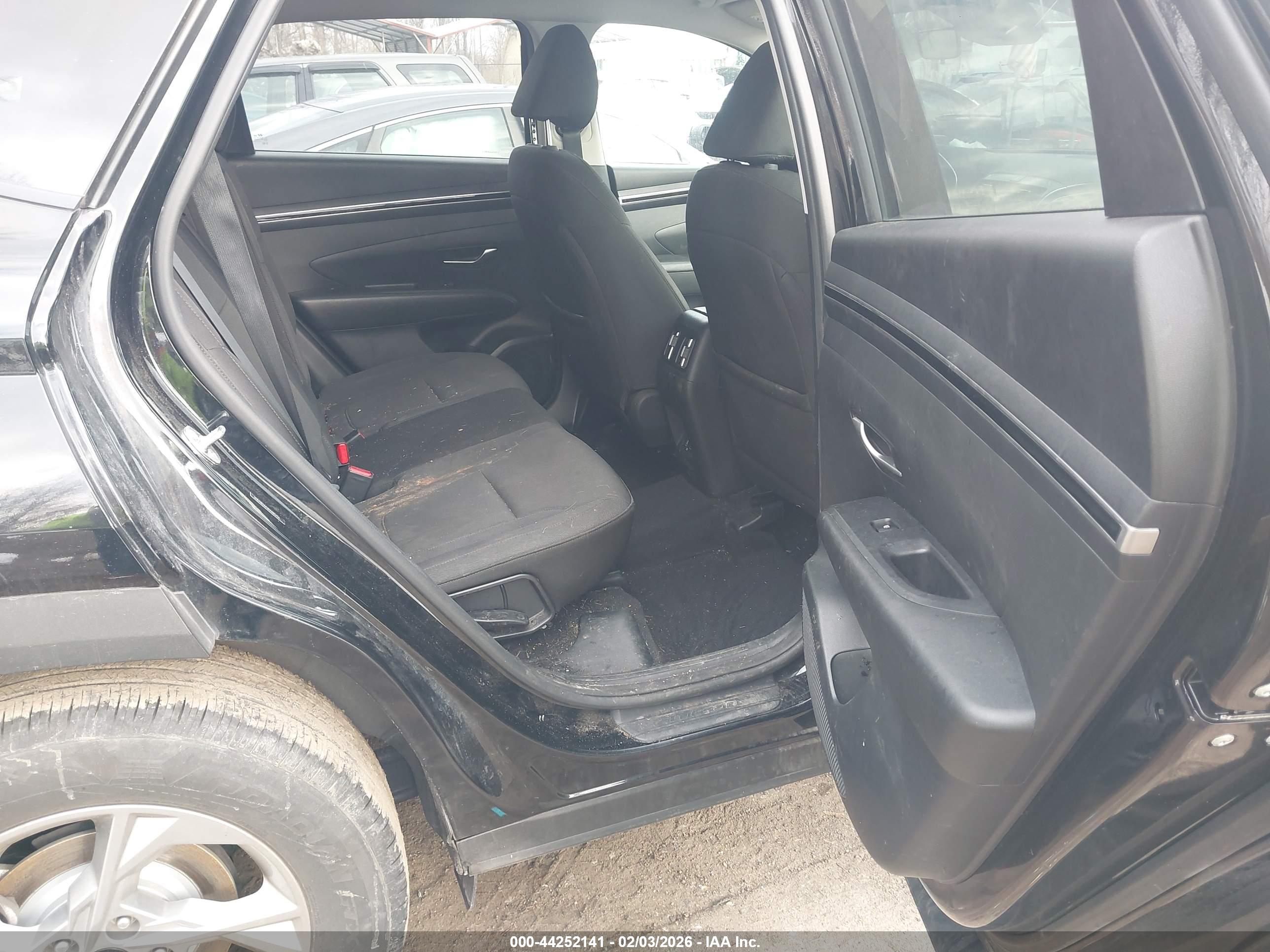HYUNDAI TUCSON image 8