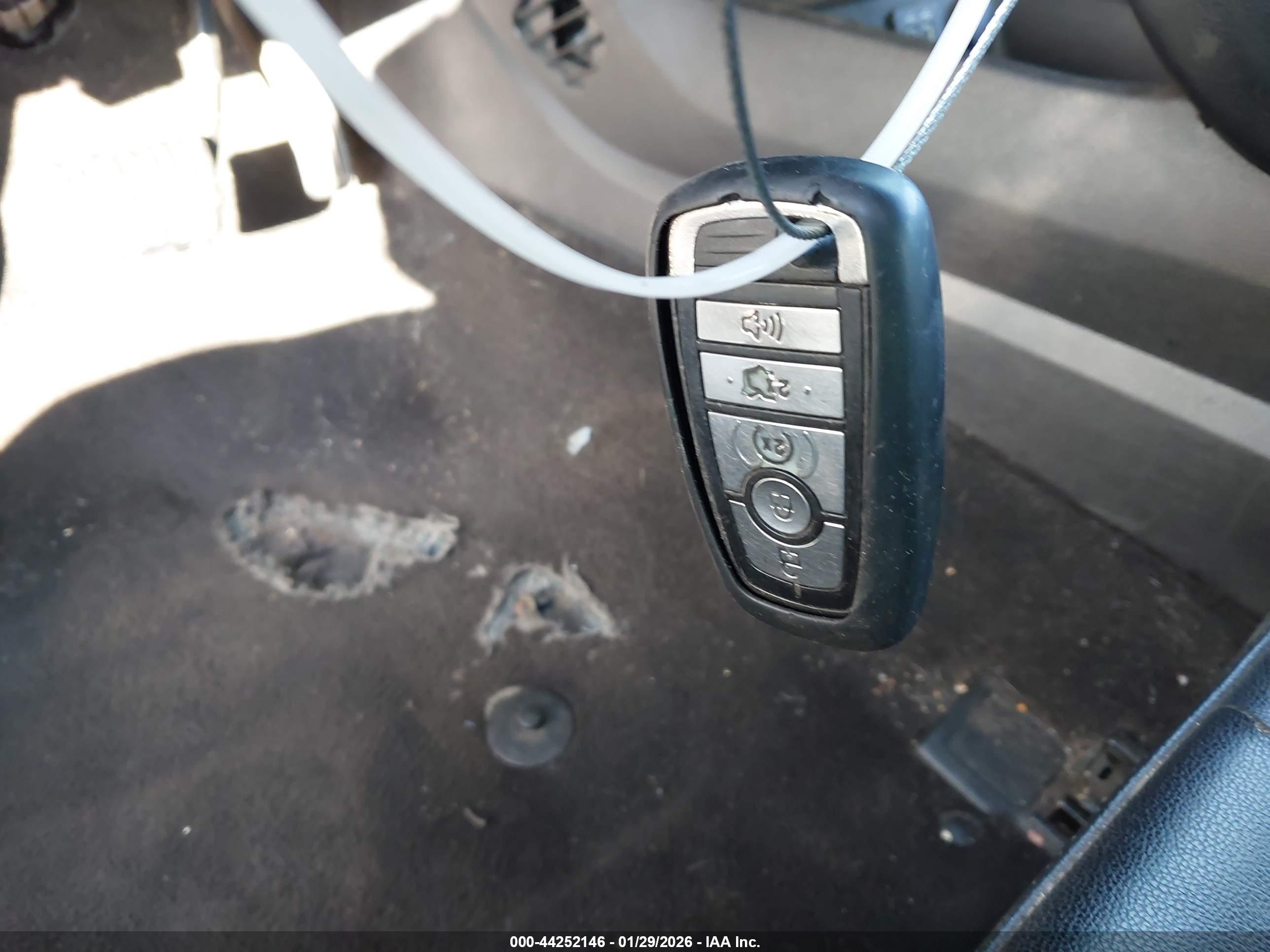 FORD FUSION image 11