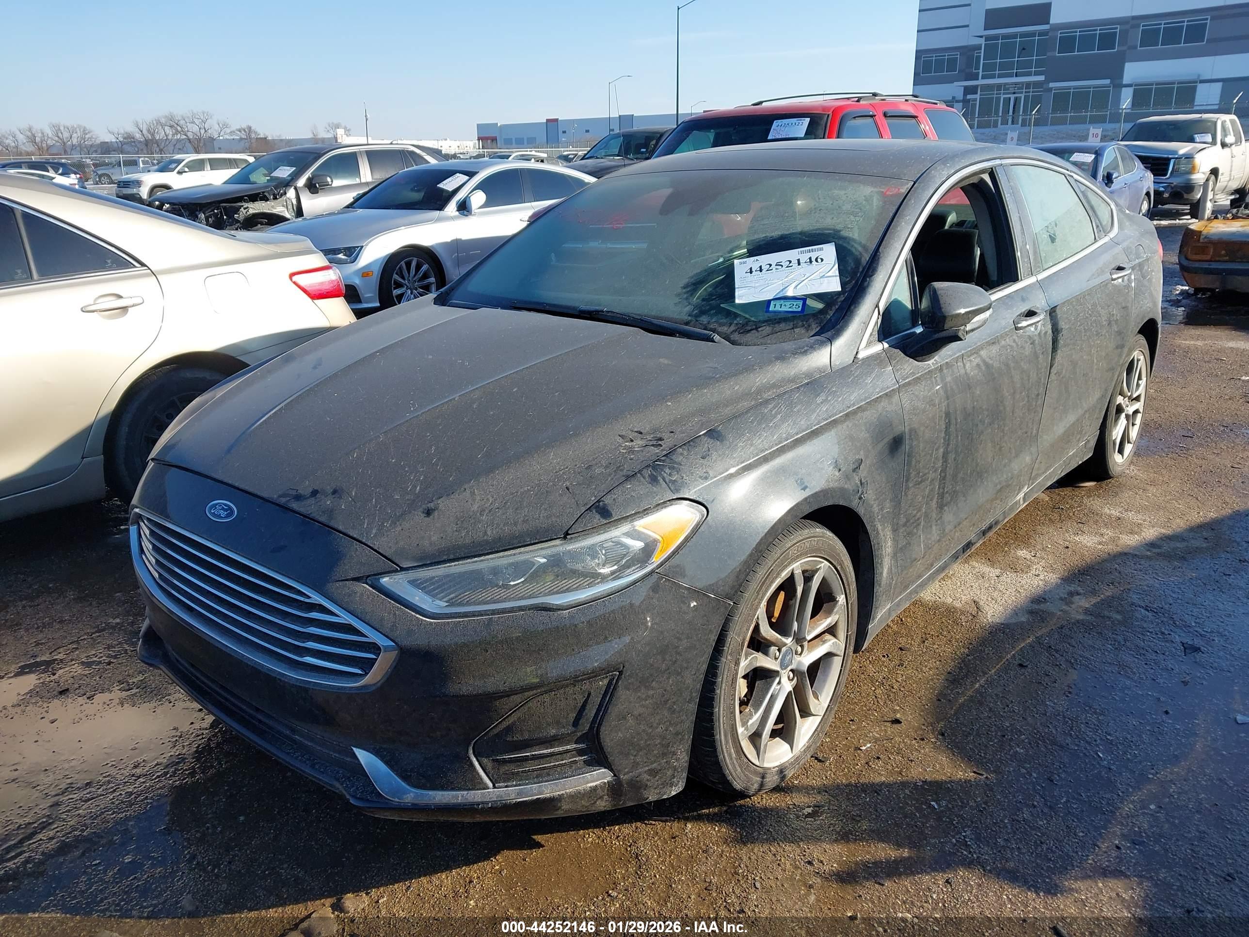 FORD FUSION image 2