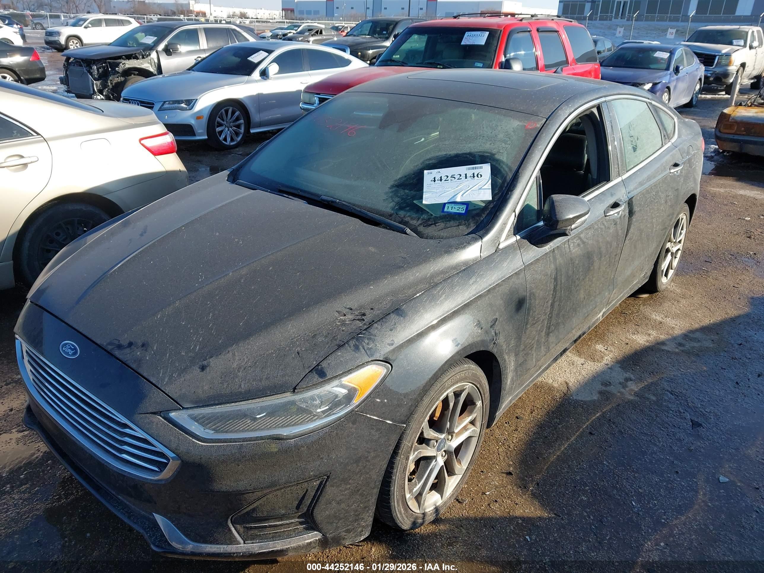 FORD FUSION image 6