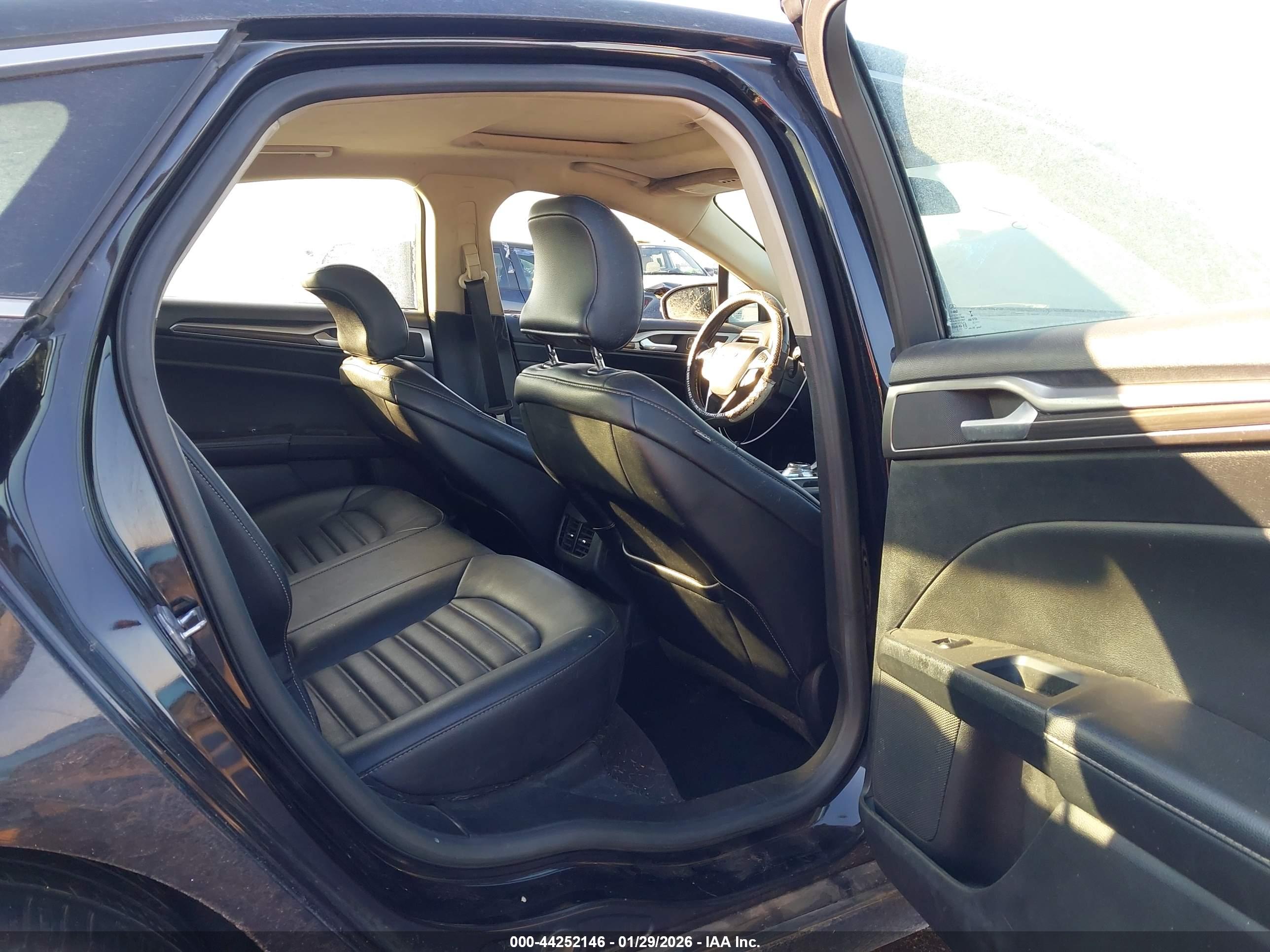 FORD FUSION image 8