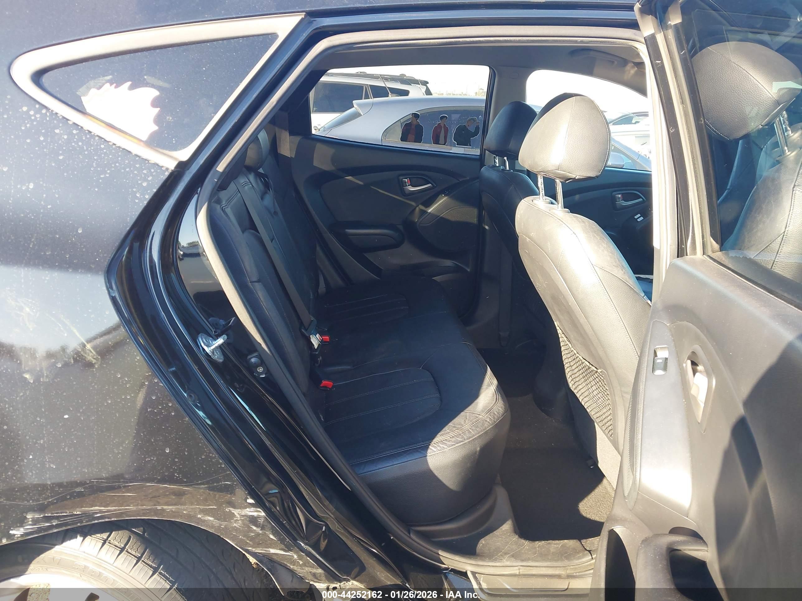 HYUNDAI TUCSON image 8