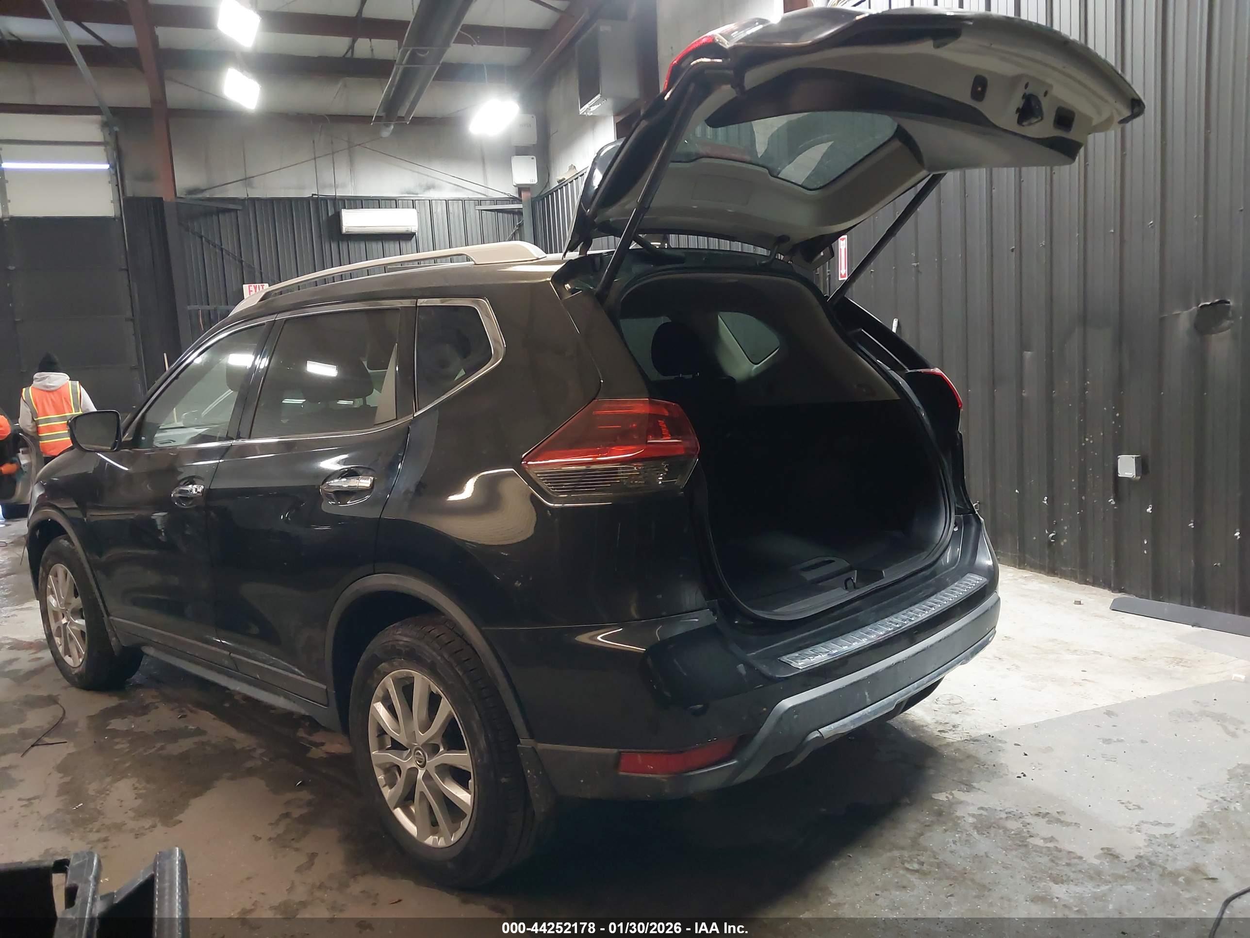 NISSAN ROGUE image 3