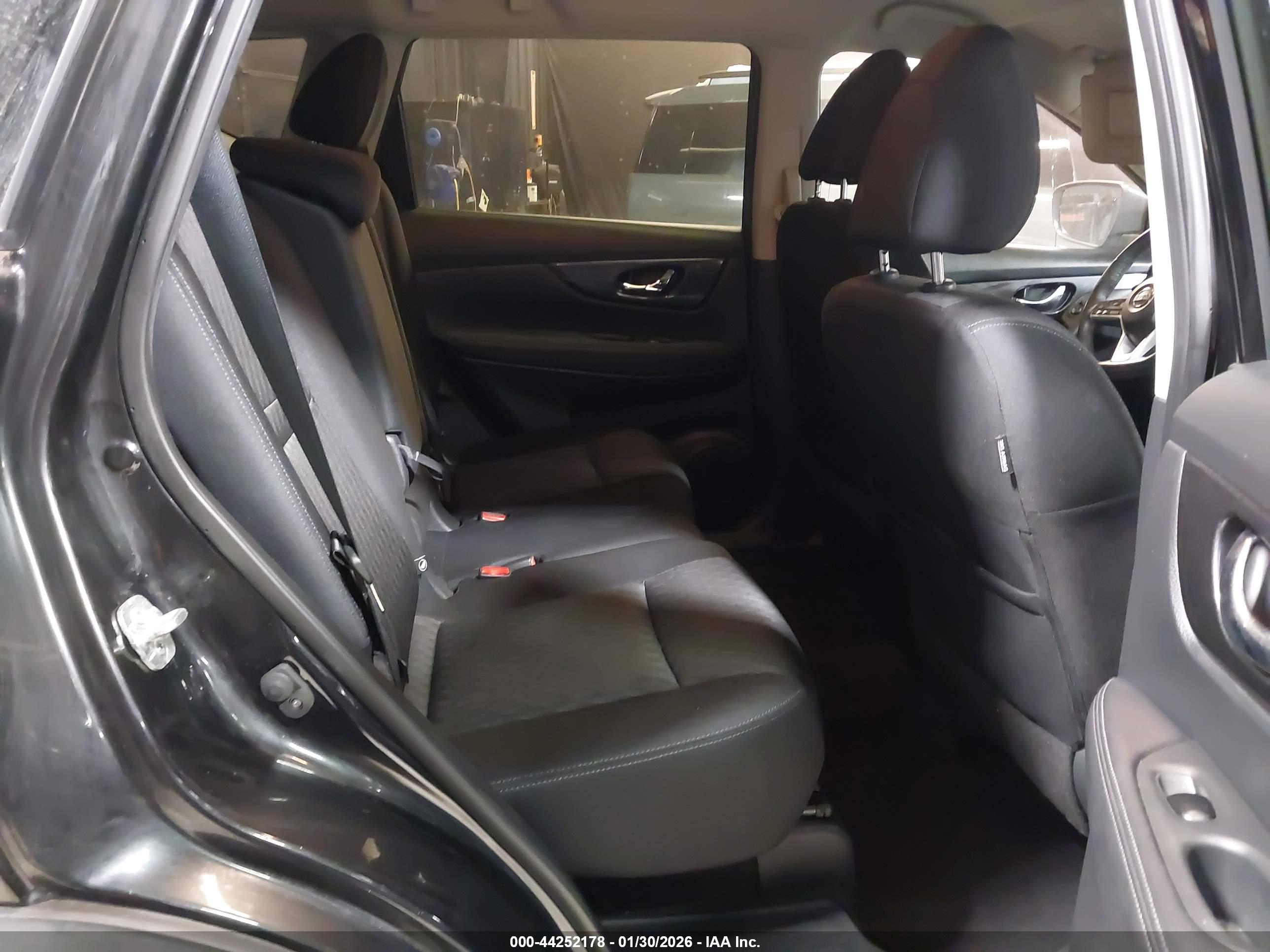 NISSAN ROGUE image 8
