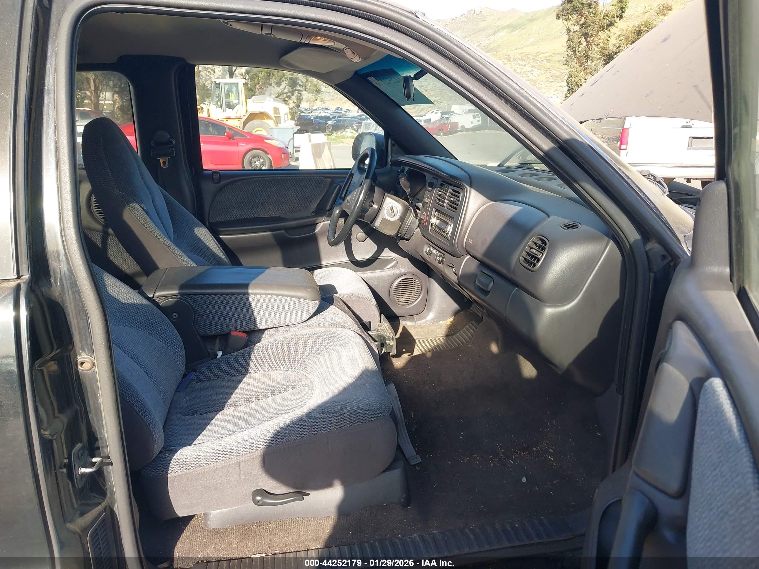 DODGE DAKOTA image 5