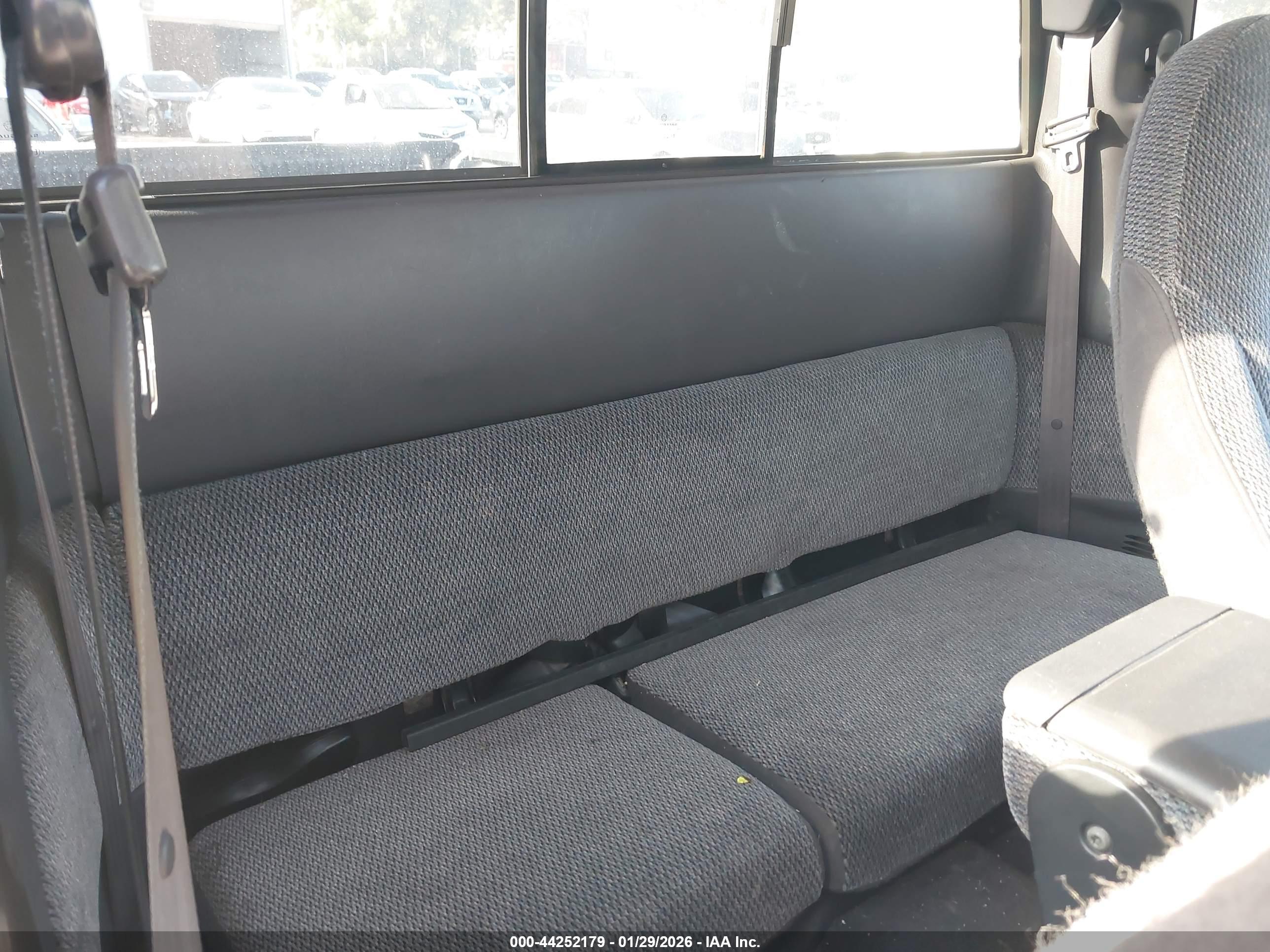 DODGE DAKOTA image 8