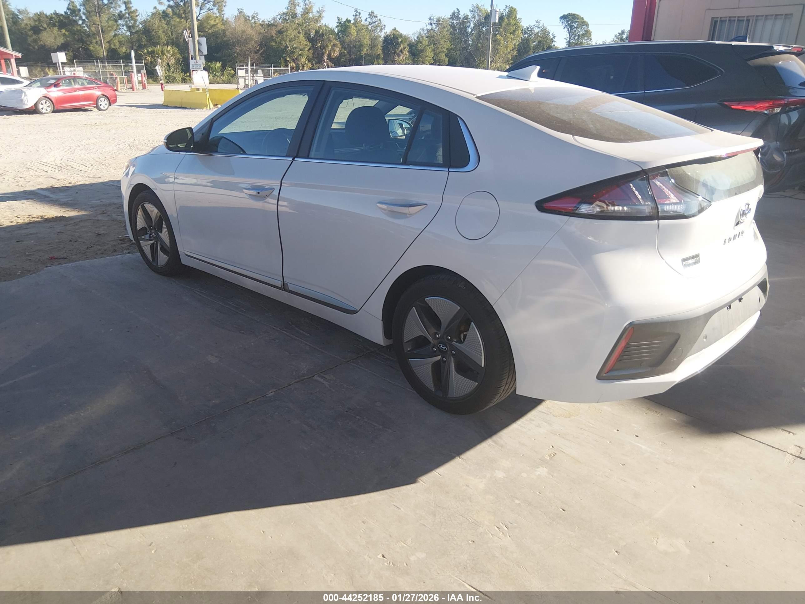 HYUNDAI IONIQ image 3
