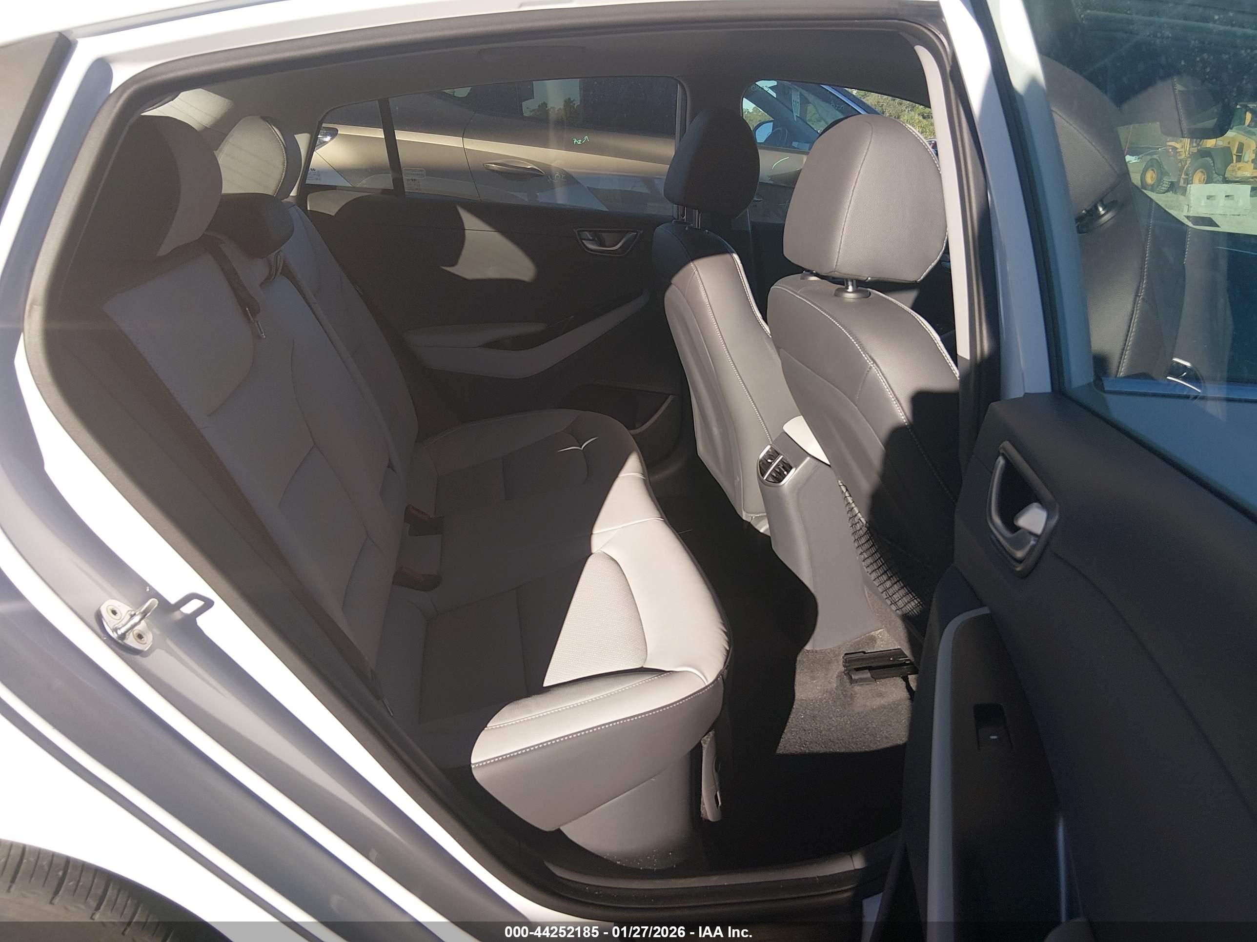 HYUNDAI IONIQ image 8