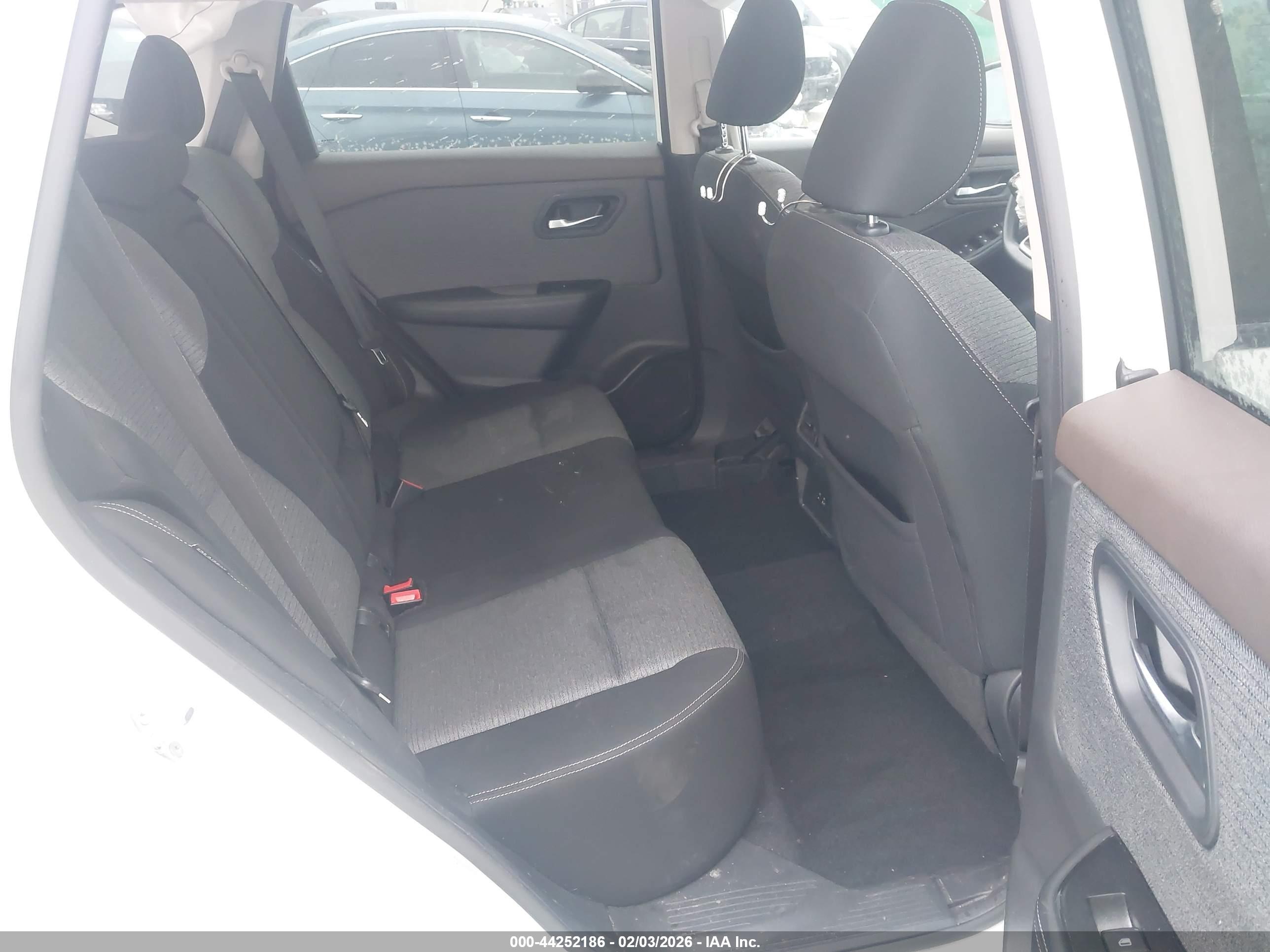NISSAN ROGUE image 8