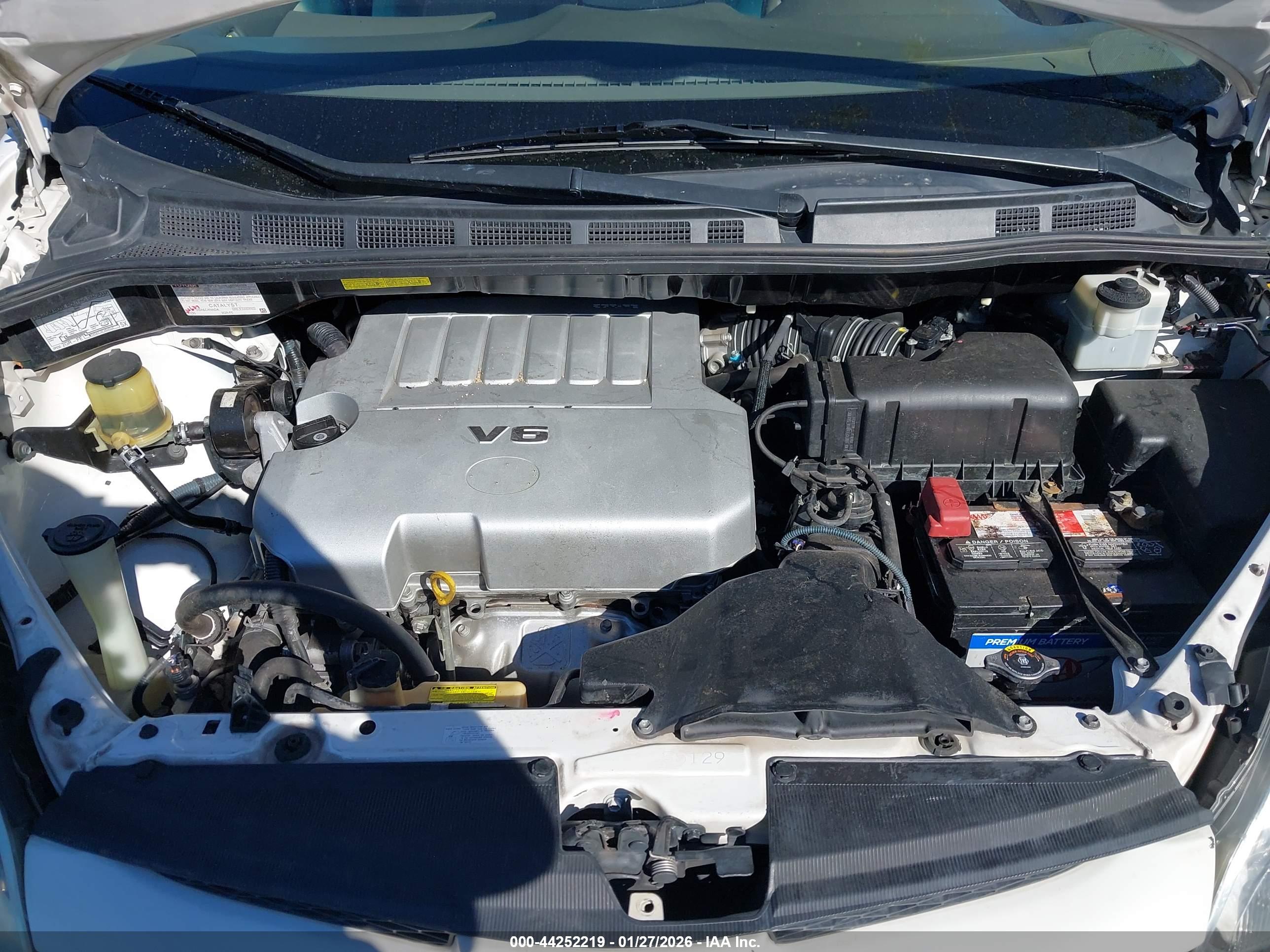 TOYOTA SIENNA image 10
