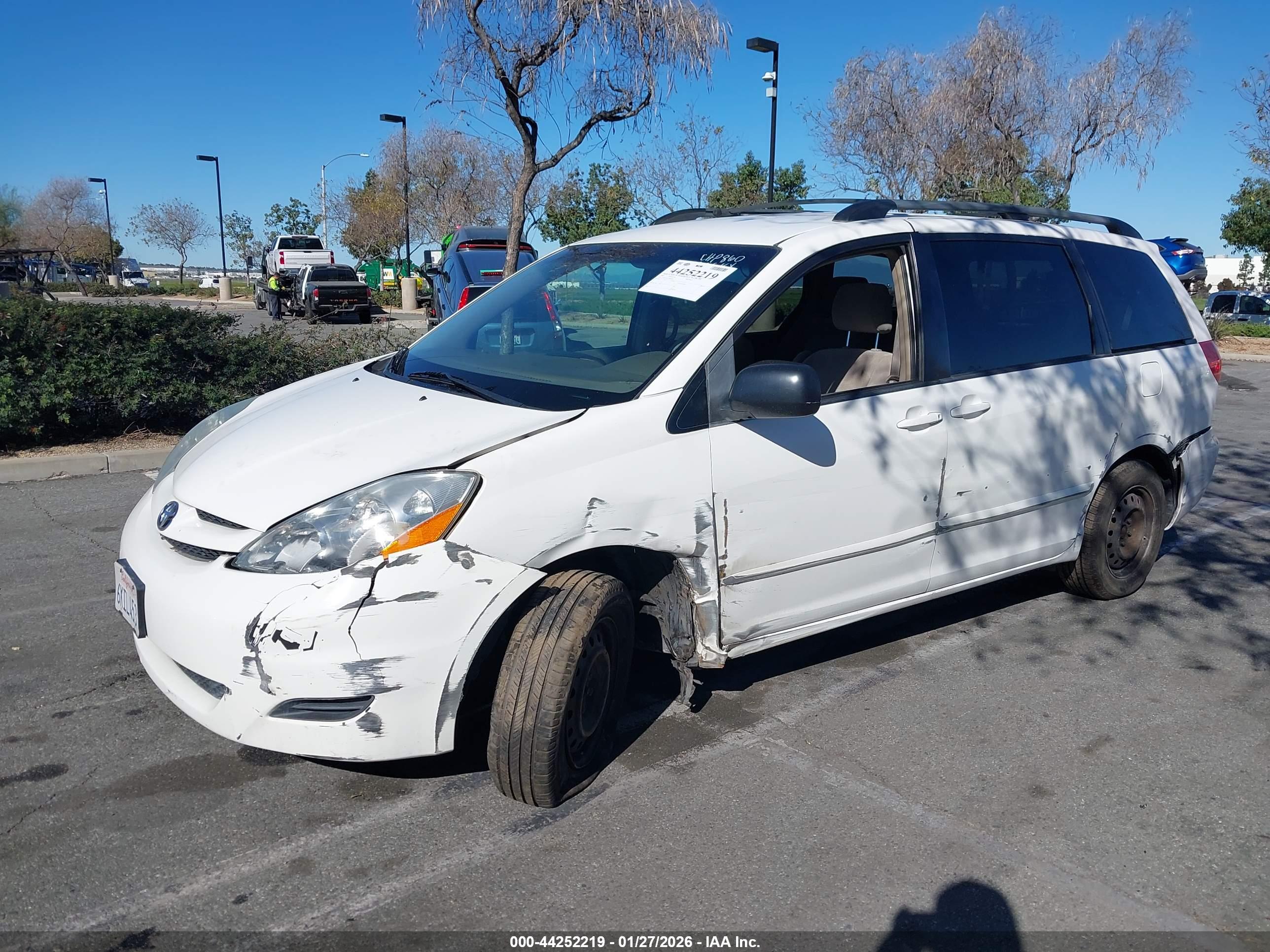 TOYOTA SIENNA image 6