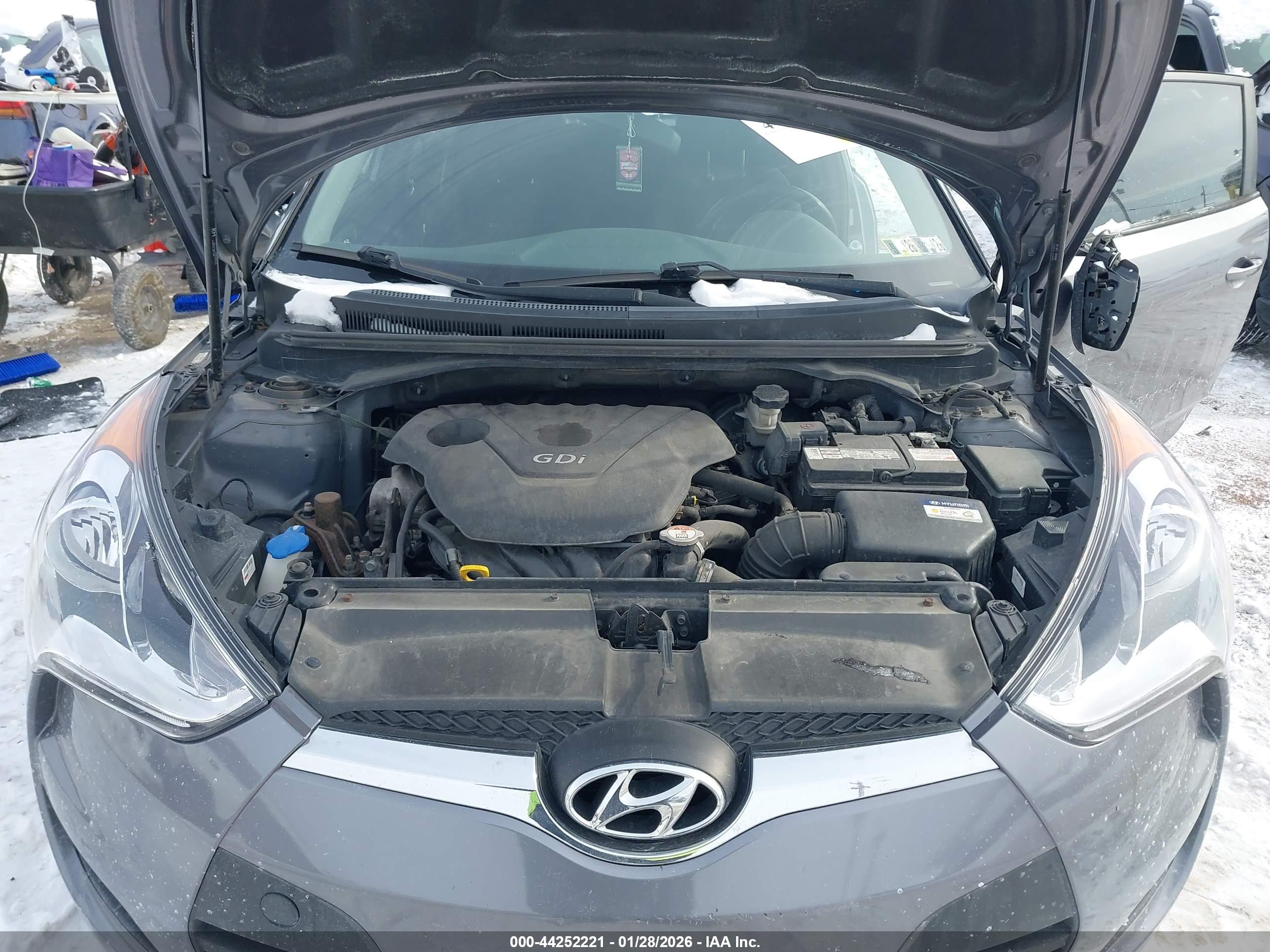 HYUNDAI VELOSTER image 10