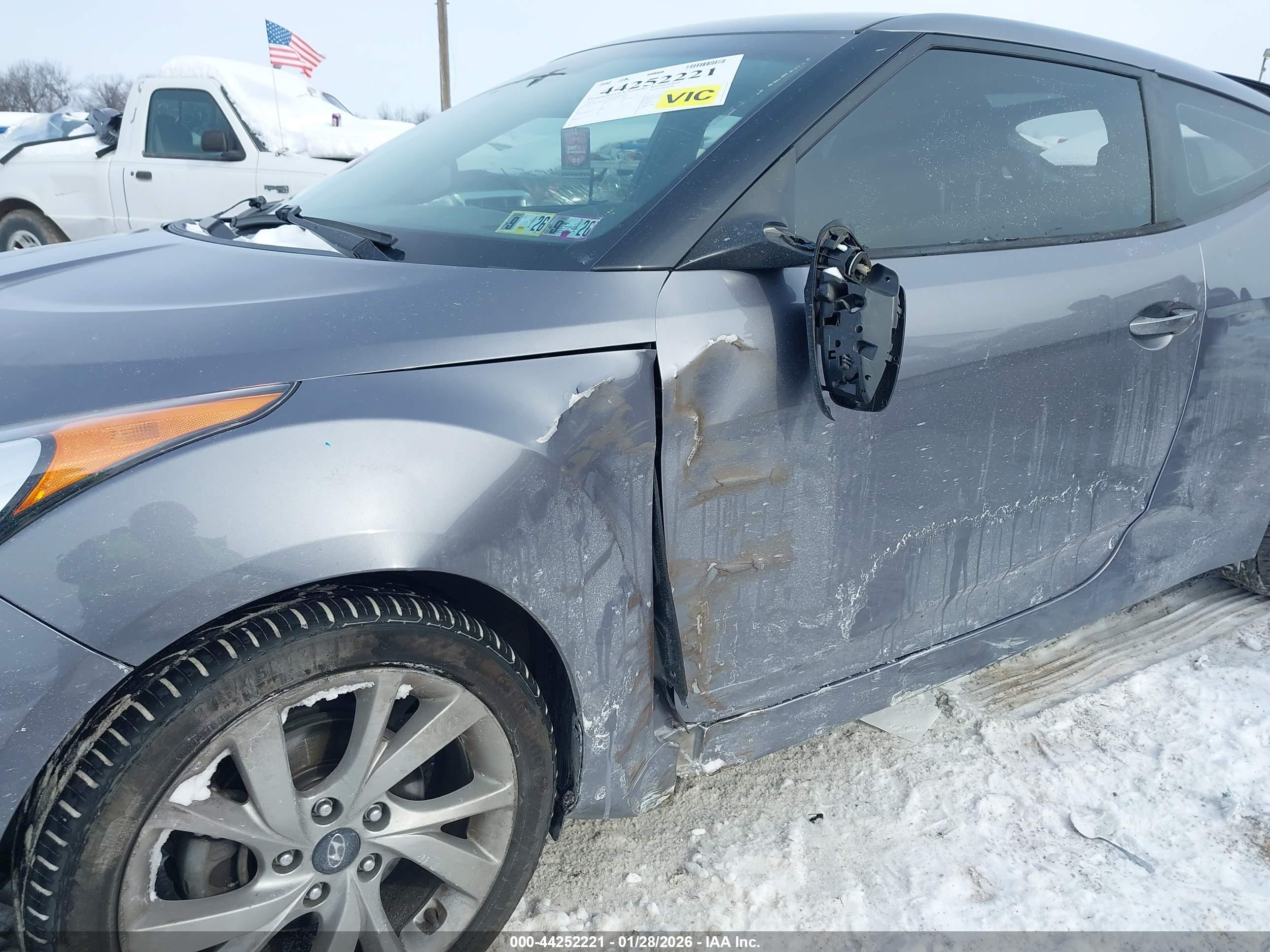 HYUNDAI VELOSTER image 6