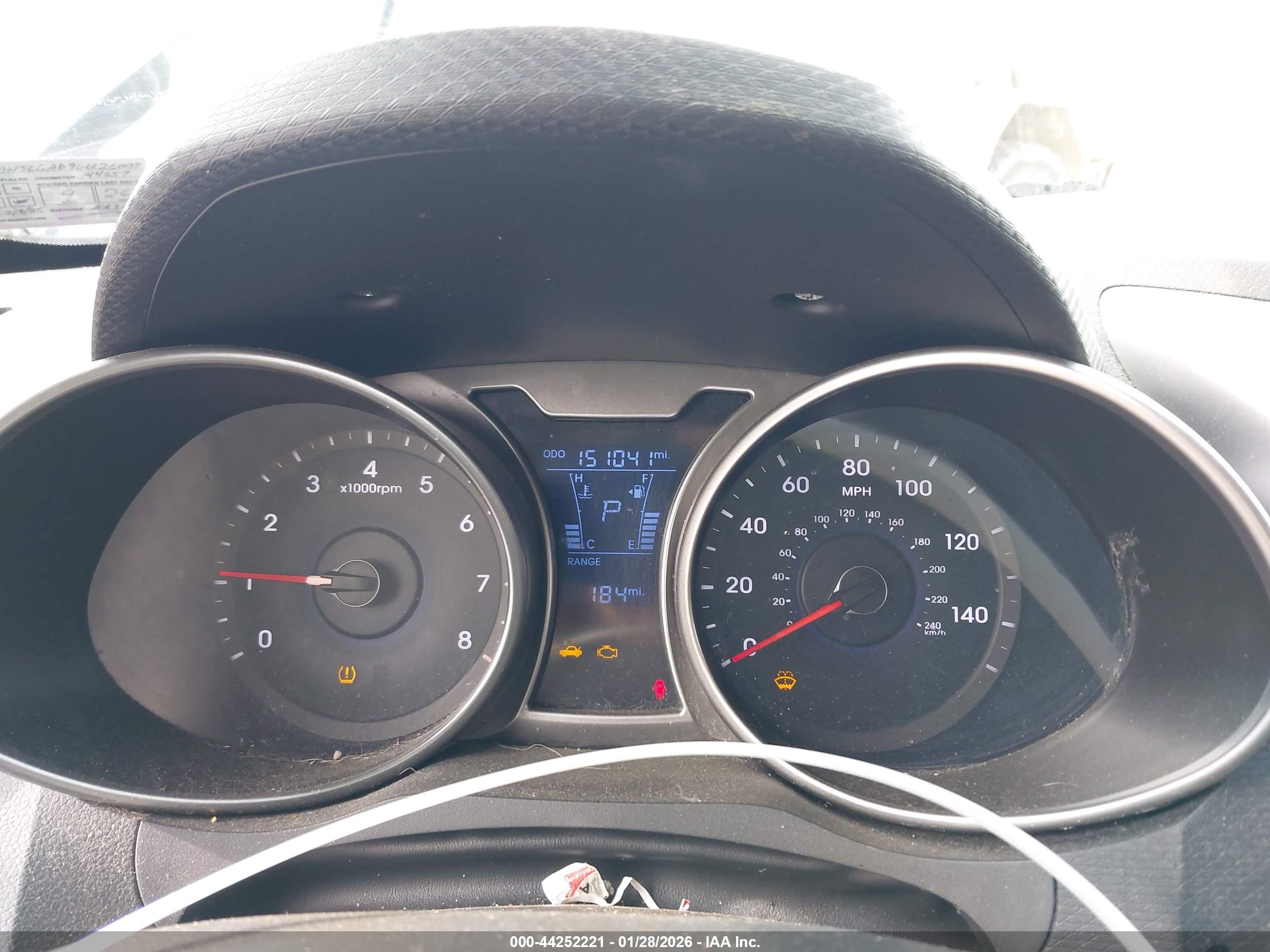 HYUNDAI VELOSTER image 7