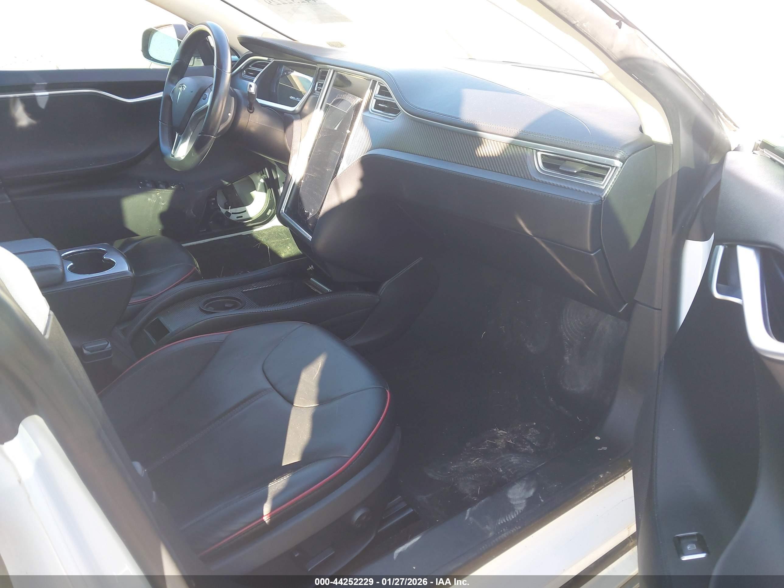 TESLA MODEL image 5